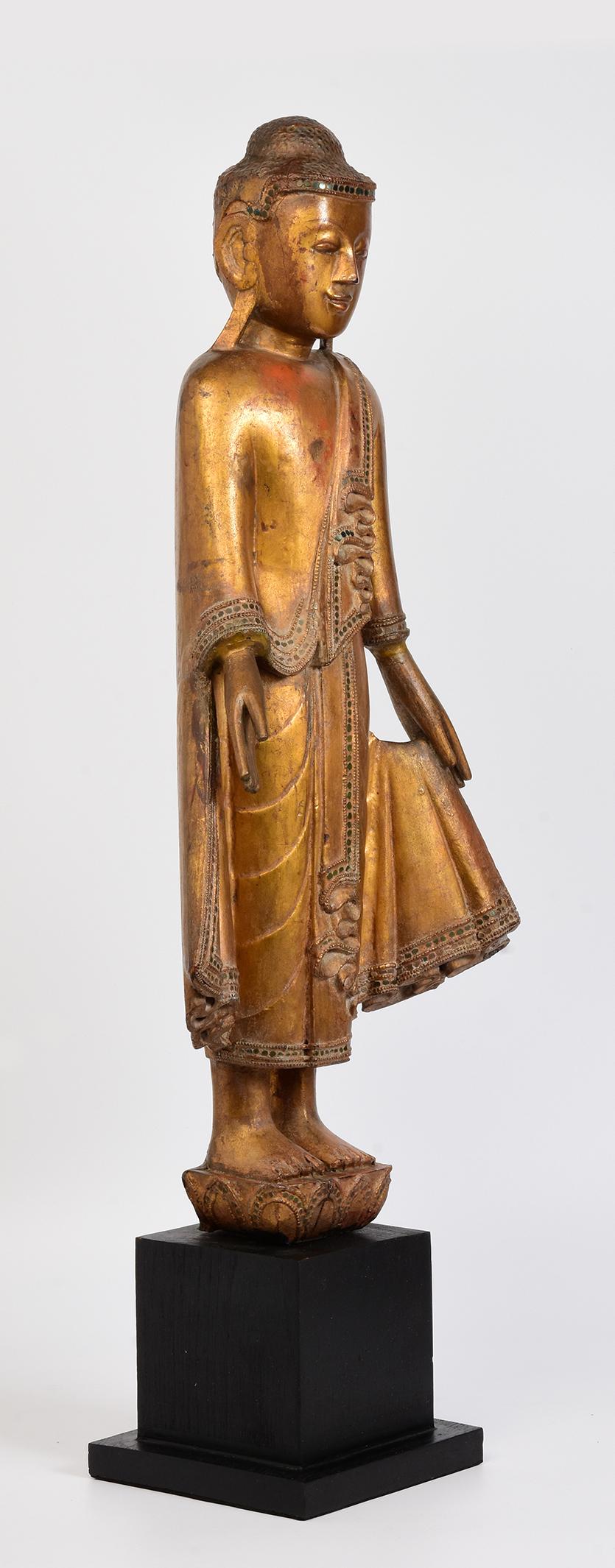 XIX secolo, Mandalay, antico Buddha birmano in piedi con oro dorato in vendita 6