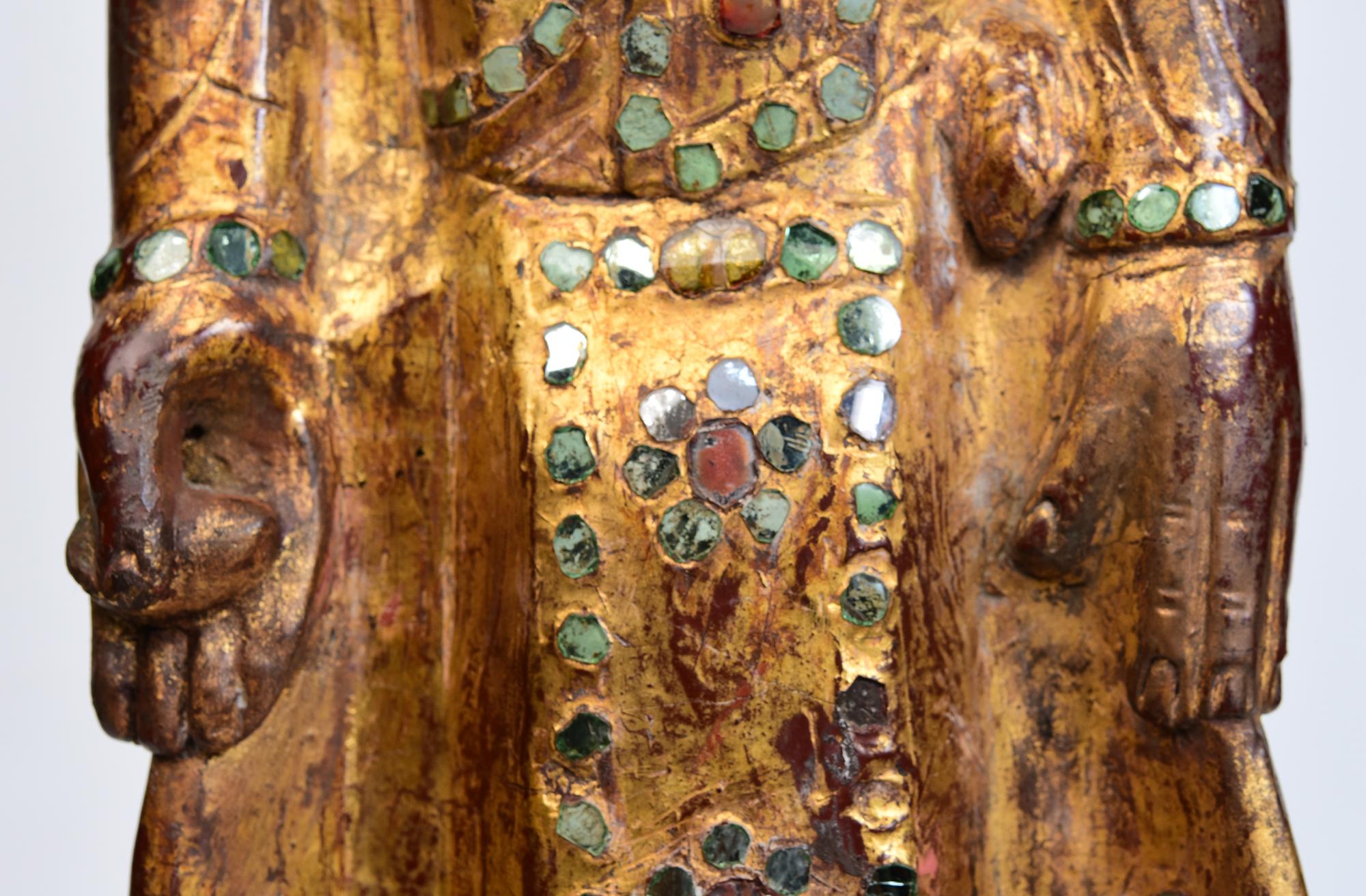 19. Jahrhundert, Mandalay, Antiker burmesischer stehender Holzbuddha mit vergoldetem Gold (Handgeschnitzt) im Angebot