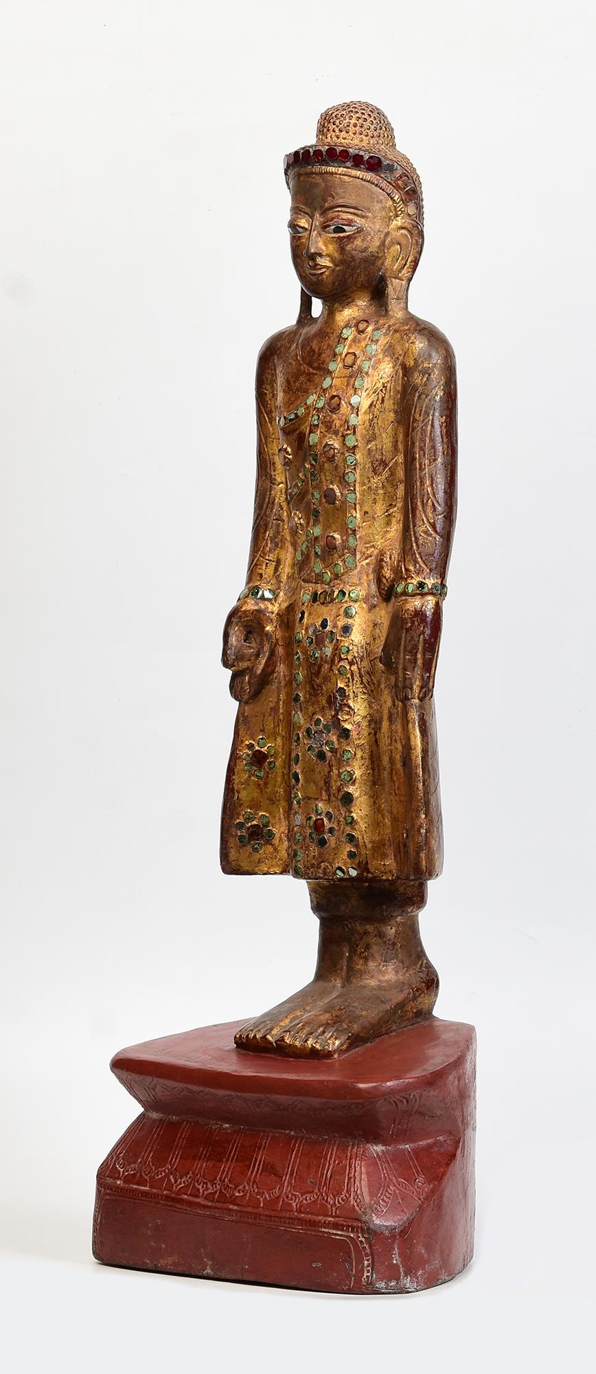 19. Jahrhundert, Mandalay, Antiker burmesischer stehender Holzbuddha mit vergoldetem Gold im Angebot 2