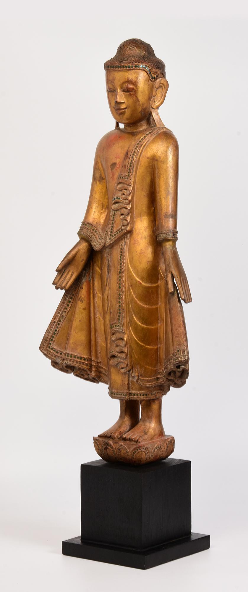 XIX secolo, Mandalay, antico Buddha birmano in piedi con oro dorato in vendita 1