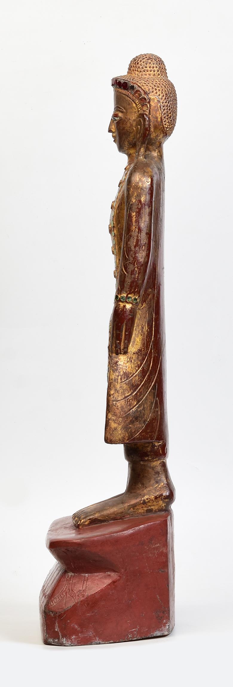 19. Jahrhundert, Mandalay, Antiker burmesischer stehender Holzbuddha mit vergoldetem Gold im Angebot 3