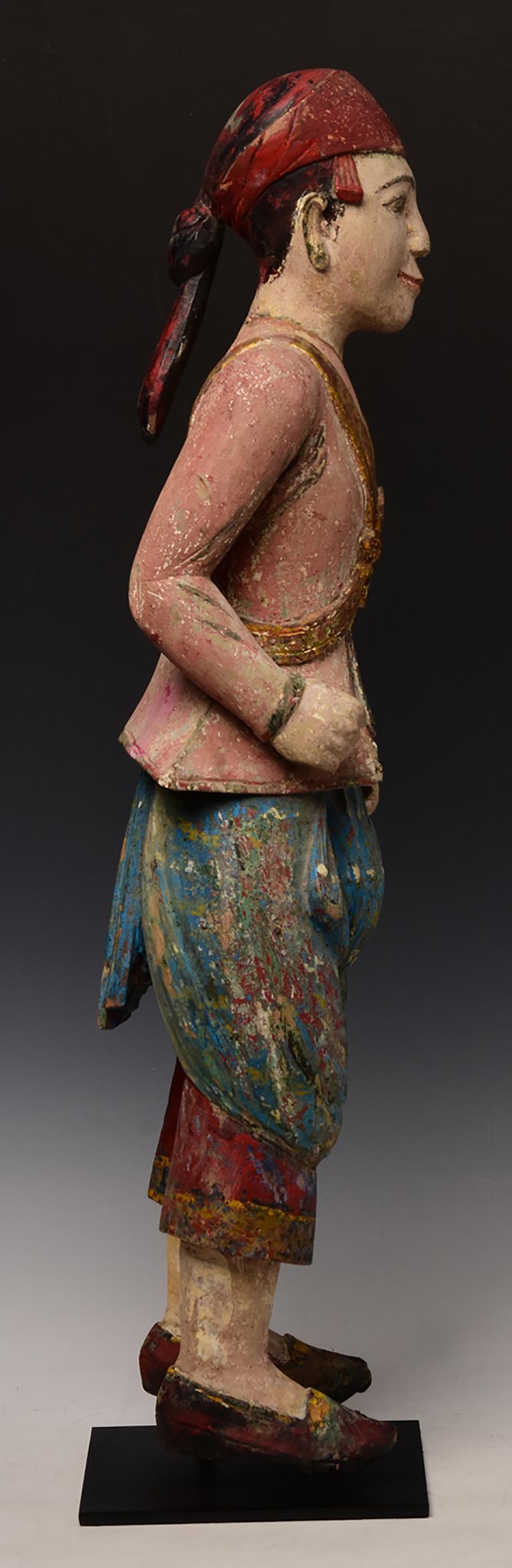 19ème siècle, Mandalay, Ancienne figurine birmane en bois Stand en vente 4