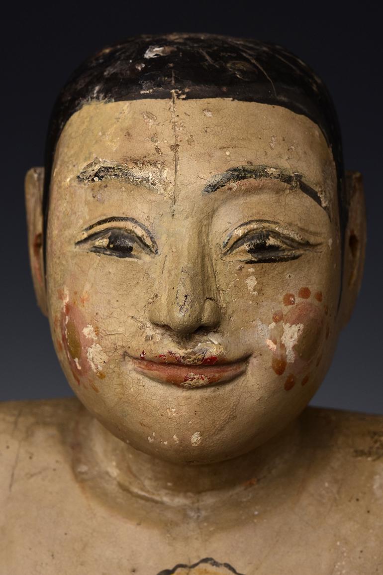 19. Jahrhundert, Mandalay, Antike birmanische Holzfigur Stehender Mann (Birmanisch) im Angebot