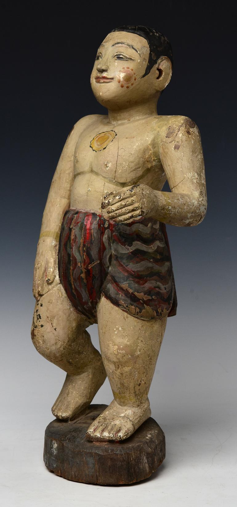 19. Jahrhundert, Mandalay, Antike birmanische Holzfigur Stehender Mann im Angebot 2