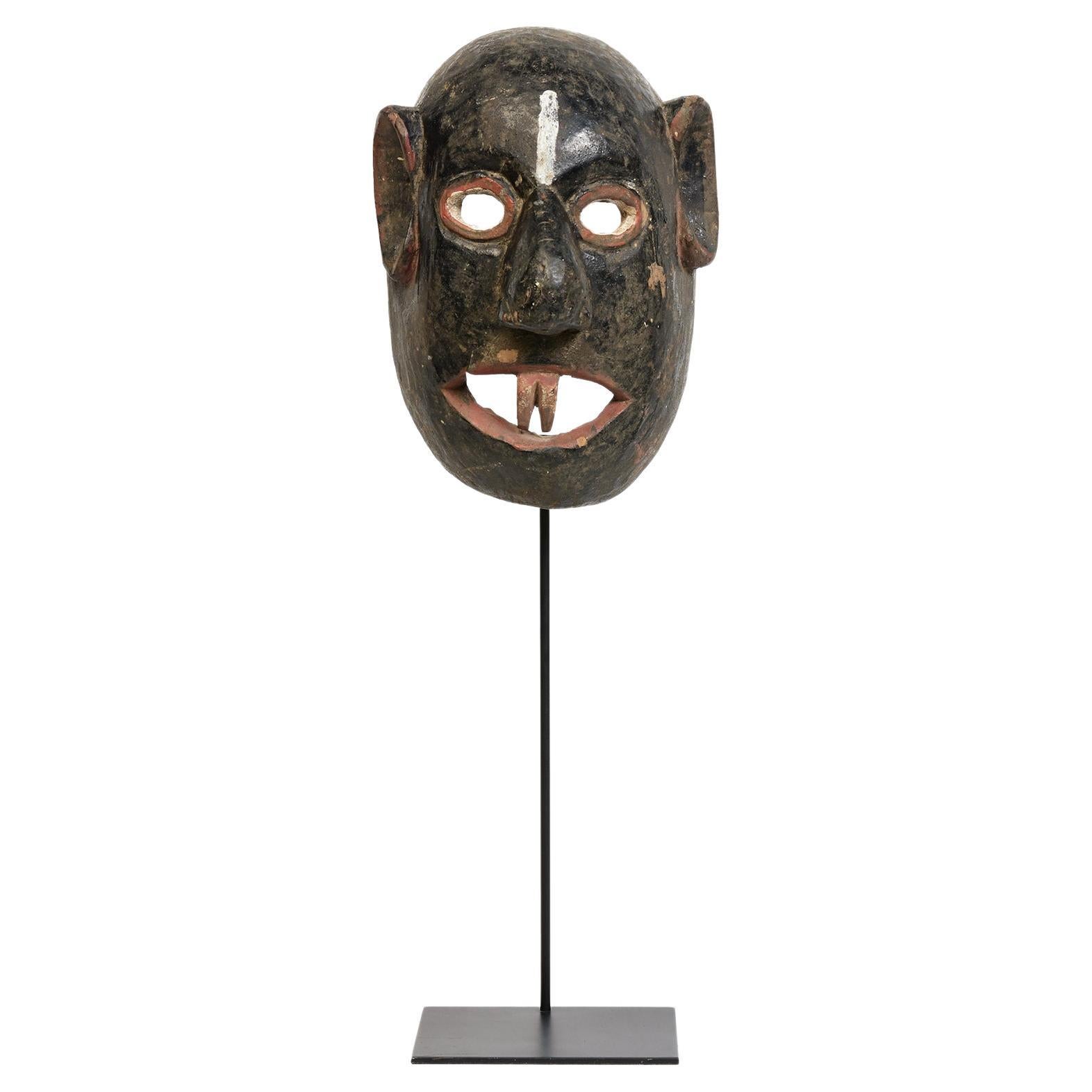 Masque tribal birman ancien en bois du 19ème siècle, Mandalay en vente