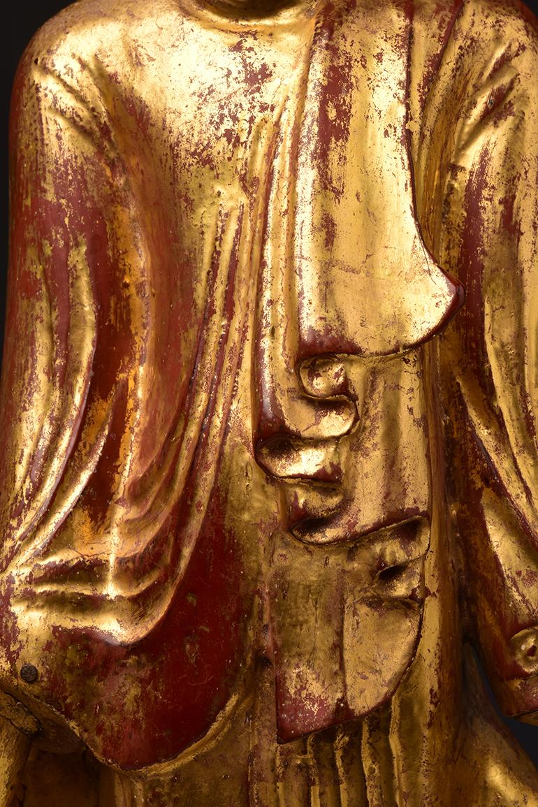 Mandalay, antiker burmesischer Buddha aus Holz, 19. Jahrhundert (Birmanisch) im Angebot