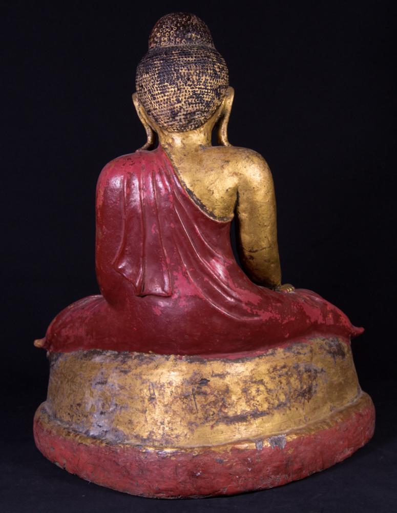 19th century Mandalay style antique Burmese Buddha statue in Bhumisparsha Mudra In Good Condition For Sale In DEVENTER, NL