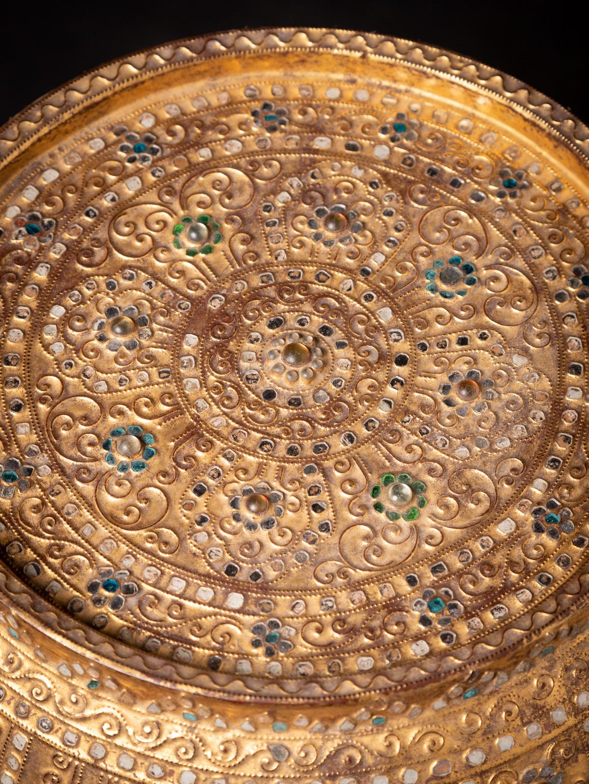 19th century Mandalay style Antique Burmese Offering vessel  OriginalBuddhas In Good Condition For Sale In DEVENTER, NL