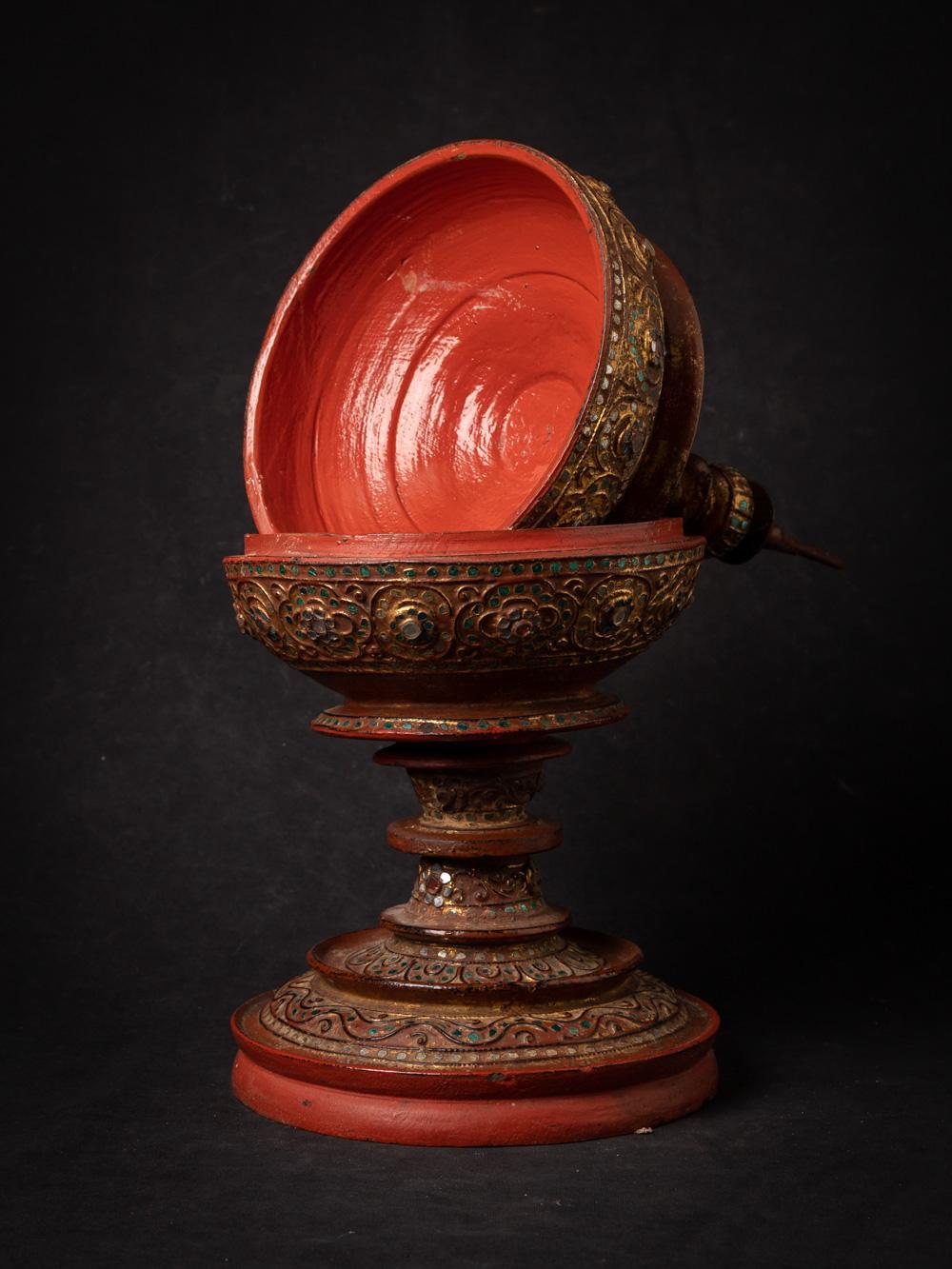 19th century Mandalay style antique wooden Burmese offering vessel In Good Condition For Sale In DEVENTER, NL