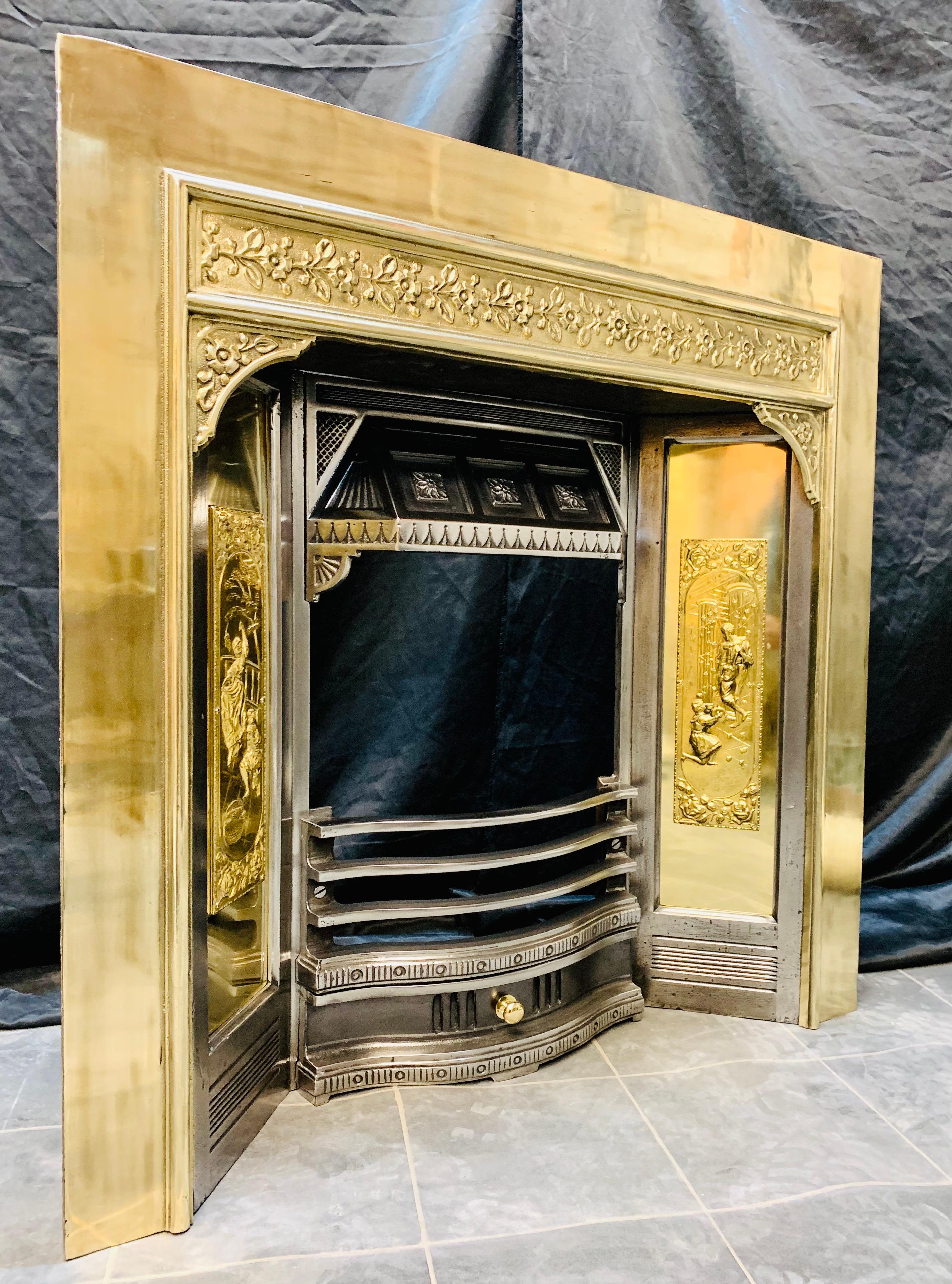 Victorien Garniture de cheminée en laiton poli et acier de style 19e siècle en vente