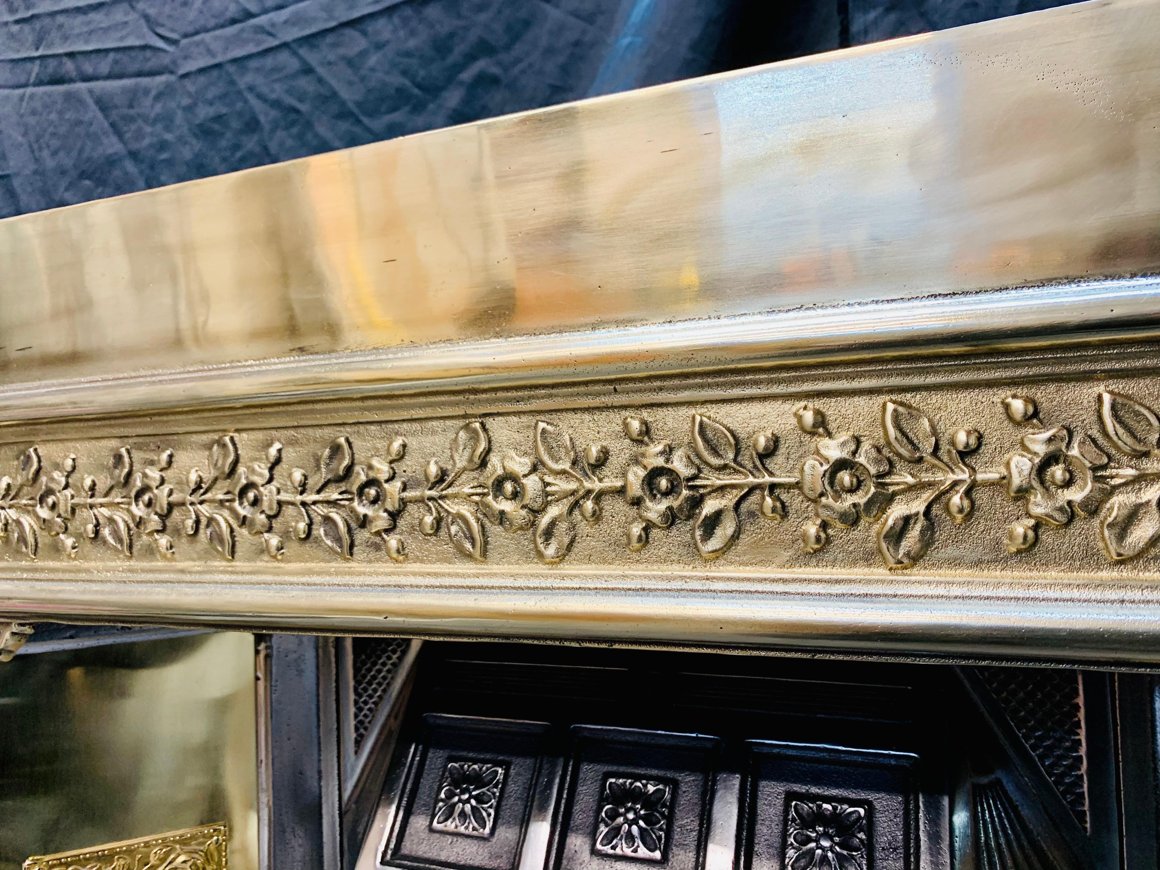 19th Century Manner Polished Brass & Steel Fireplace Insert In Good Condition For Sale In Edinburgh, GB