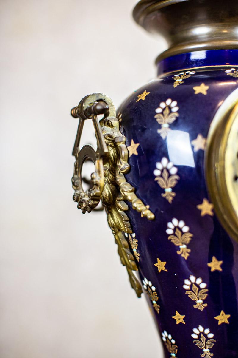 19th-Century Sapphire Ceramic Mantel Clock Set with Brass Elements For Sale 3