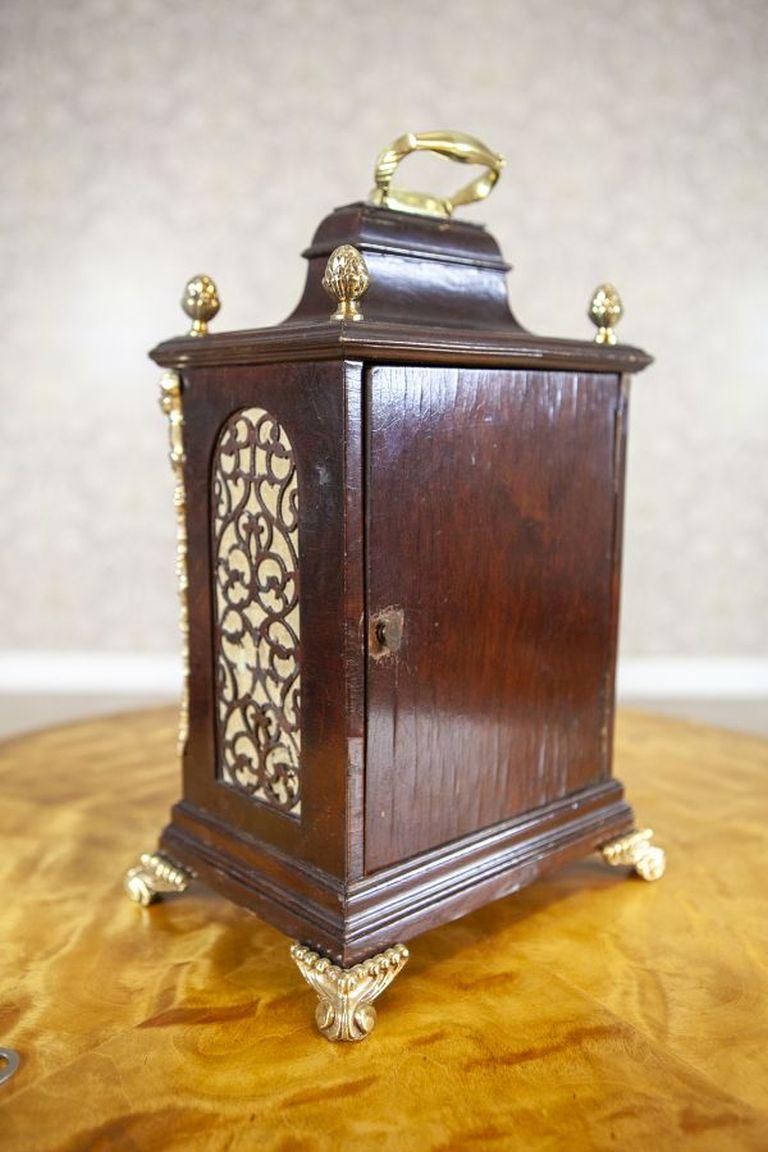 19th-Century Mantel Clock Thomas Smith London with Decorative Metal Fittings In Good Condition In Opole, PL