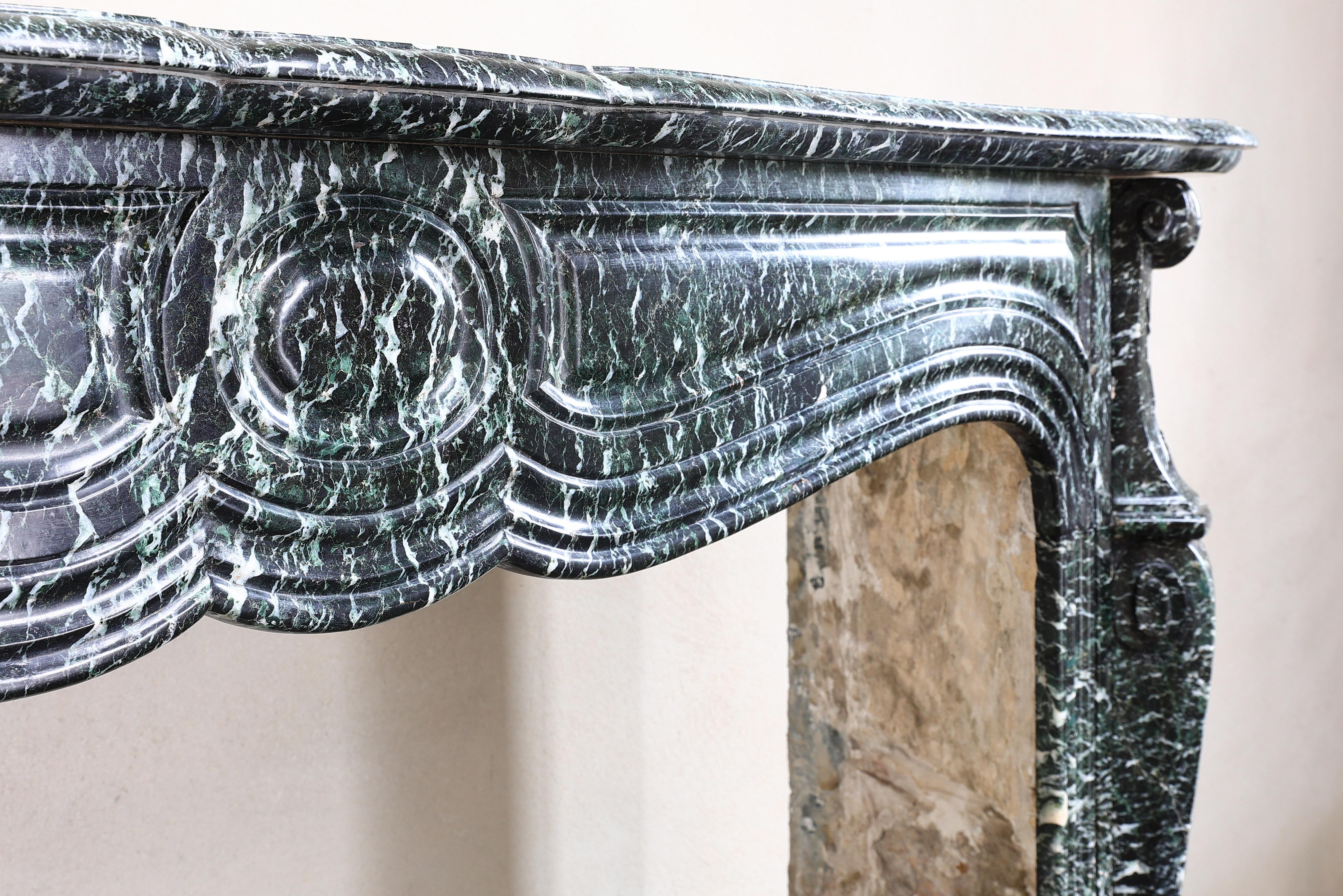 19th Century Mantel Piece in Pompadour Style of Vert de Mer Marble In Good Condition For Sale In Made, NL