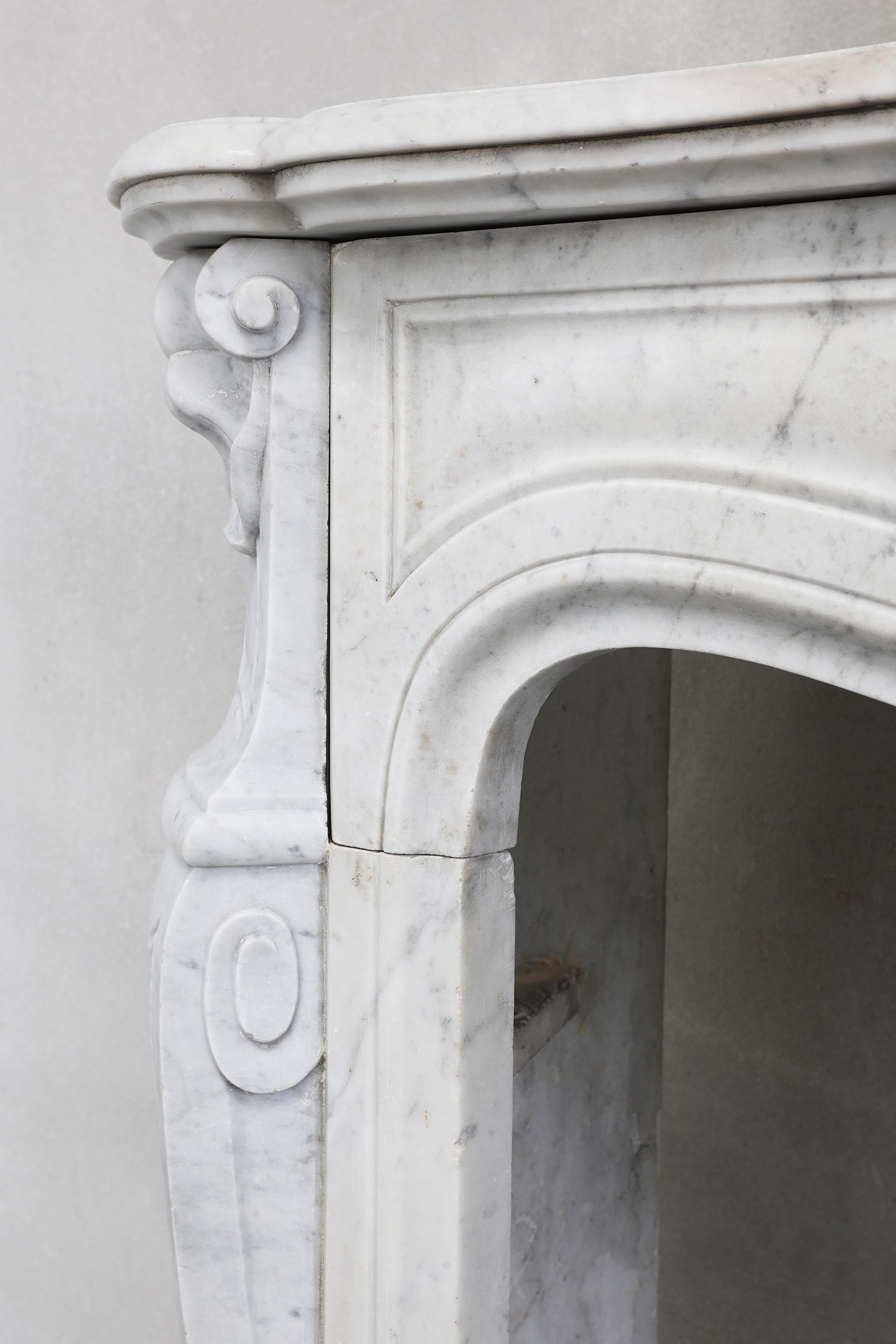 19th Century Mantel Piece of Carrara Marble in Style of Louis XV 7