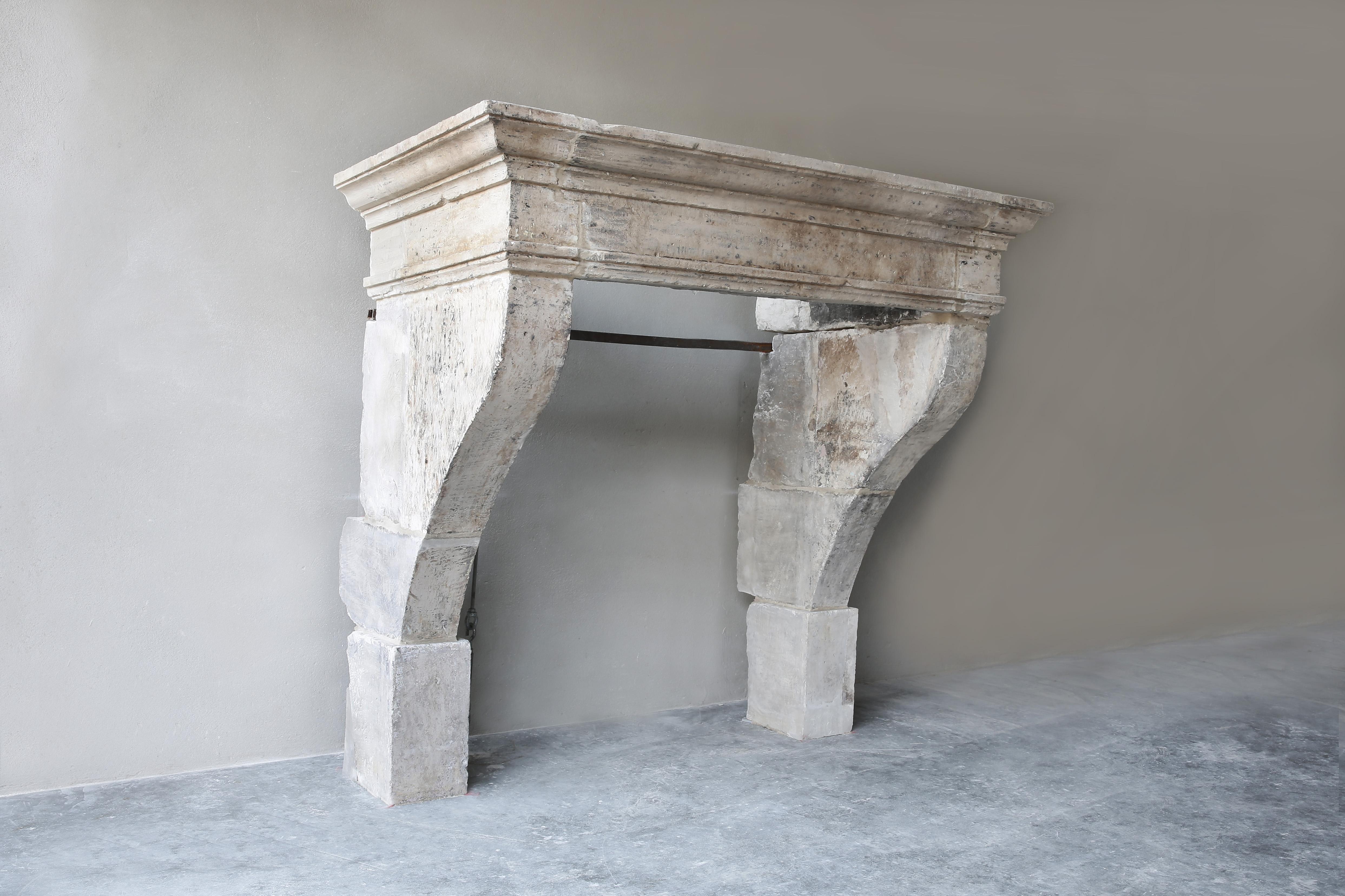 Very beautiful antique castle fireplace of French limestone from the 19th century in the style of Campagnarde. This chimney has an impressive top and beautiful lines. The legs are slightly bent and the chimney has the correct proportions.