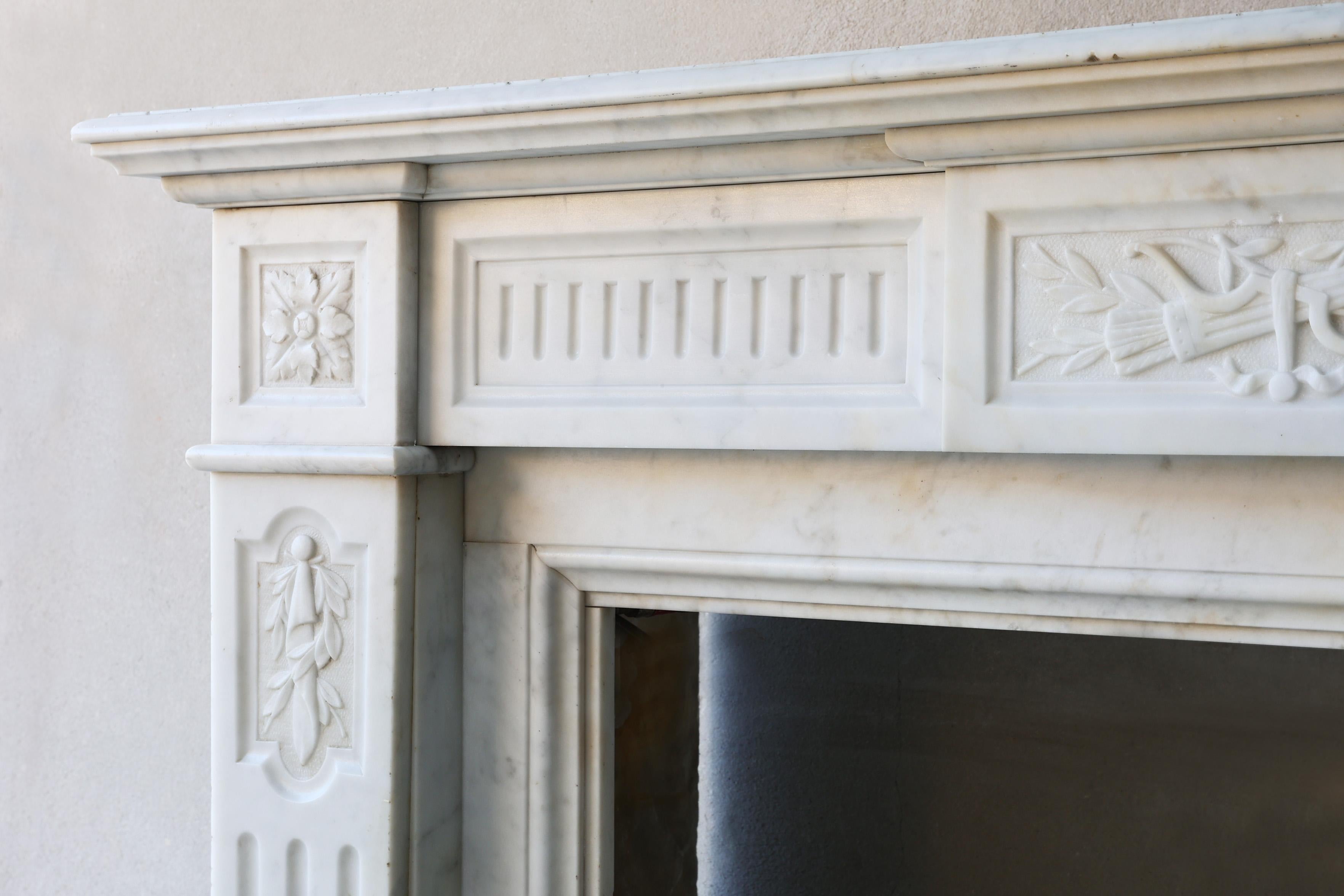 19th Century Mantle Surround of Carrara Marble in Style of Louis XVI For Sale 2