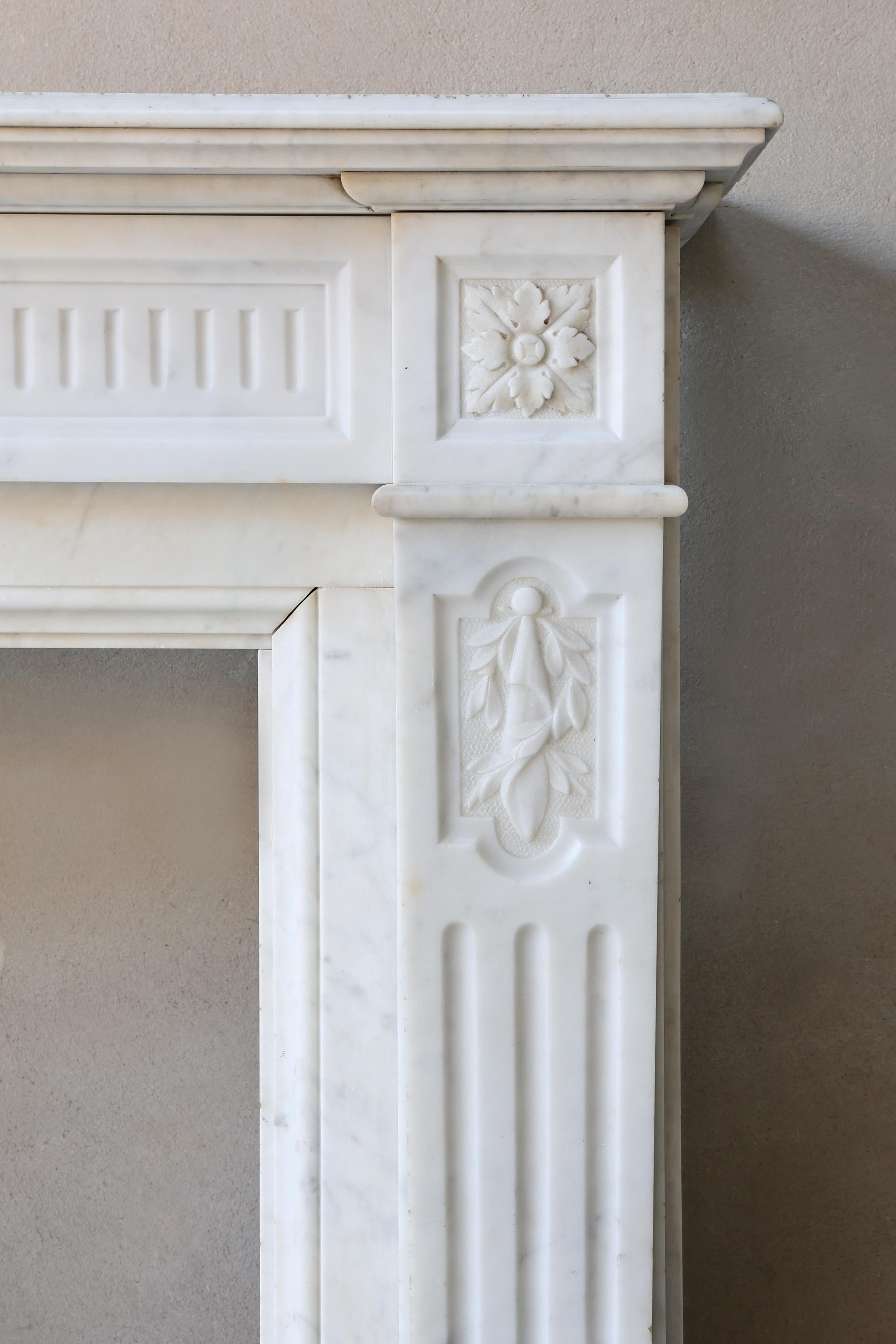 19th Century Mantle Surround of Carrara Marble in Style of Louis XVI For Sale 3