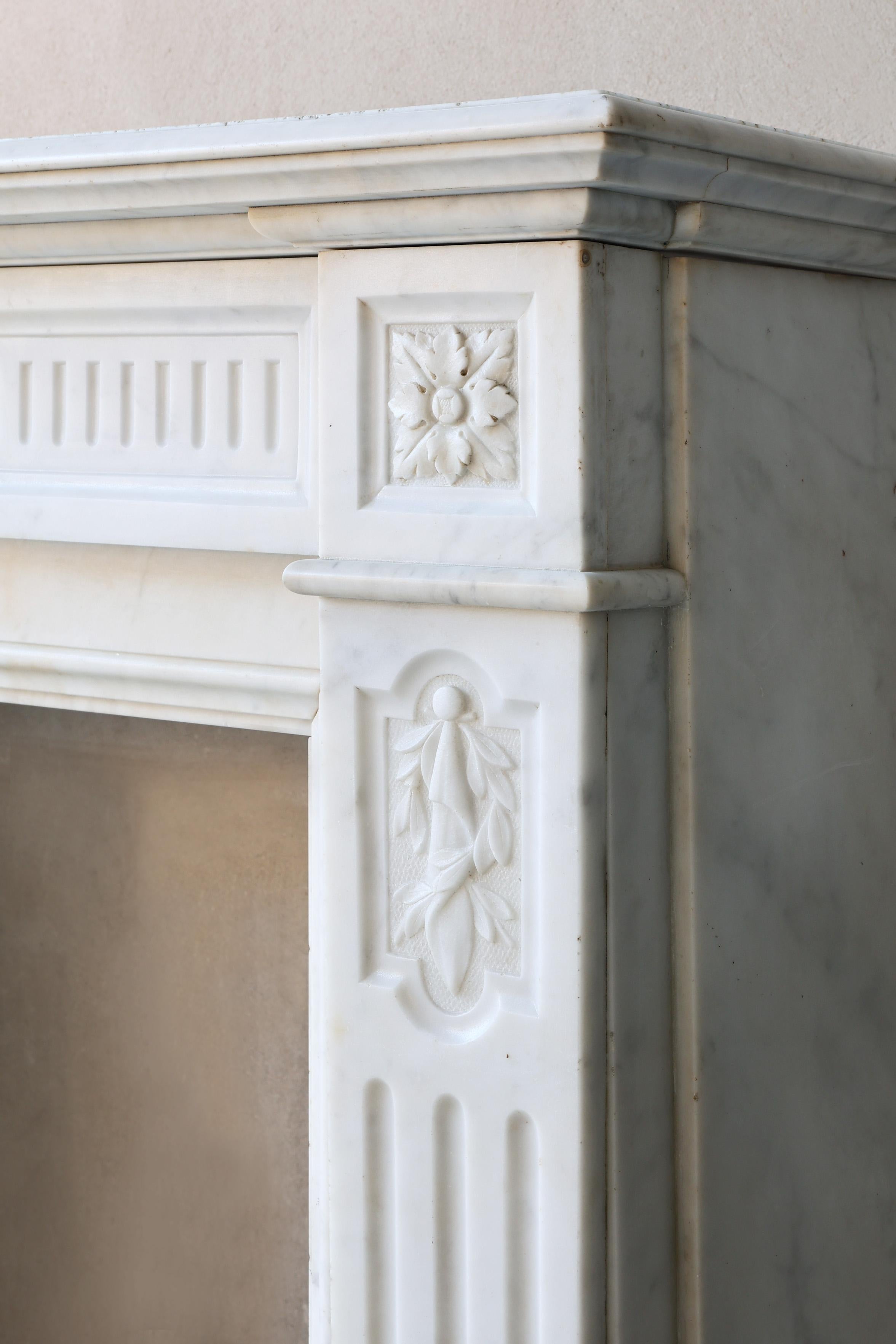 19th Century Mantle Surround of Carrara Marble in Style of Louis XVI For Sale 4