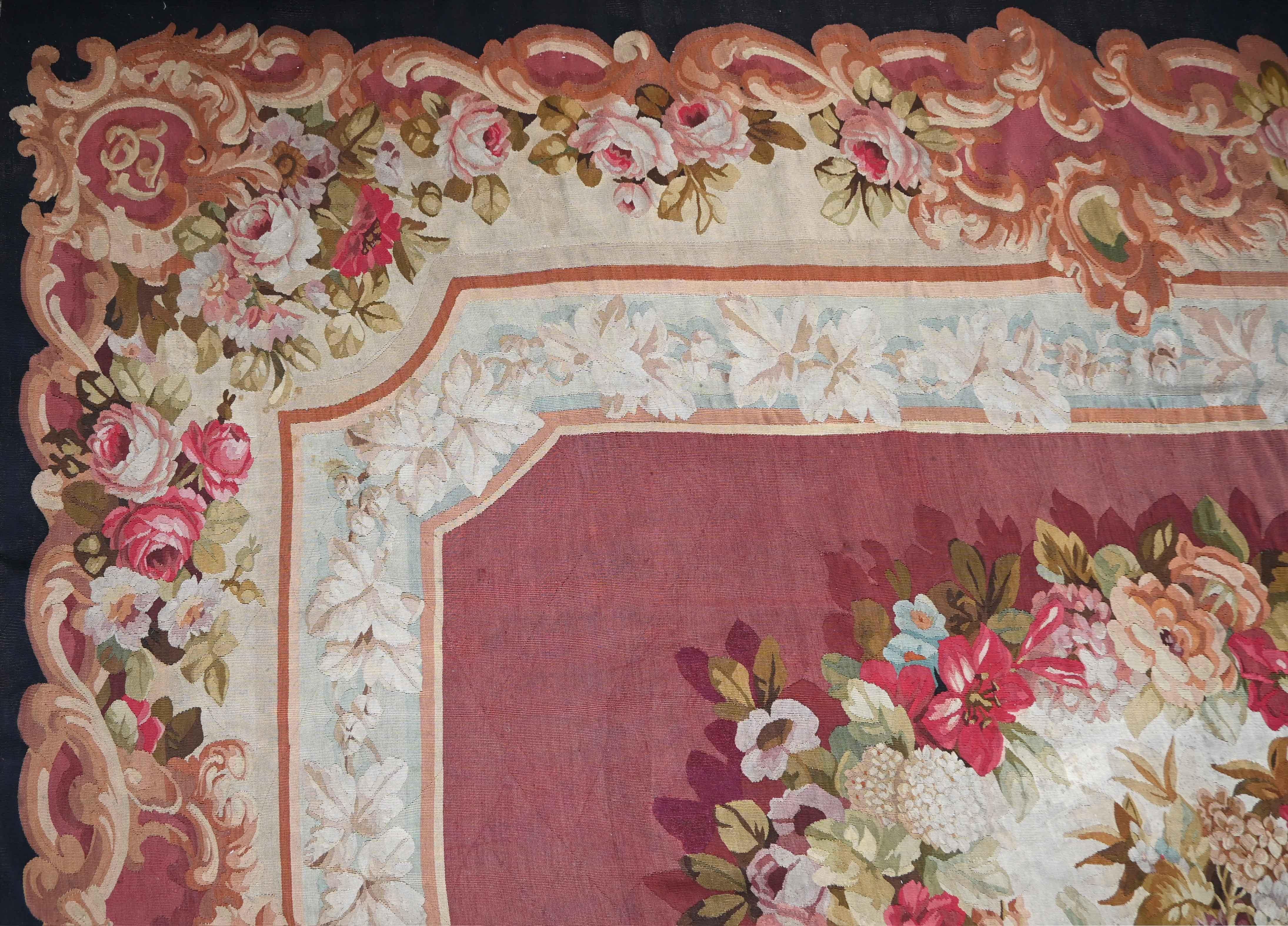 Periodo: xIX secolo
Stile: Napoleone III
Condizioni: Condizioni perfette
Materiale: Lana e seta
Lunghezza: 380 cm
Larghezza: 315 cm
Profondità: 1 cm

Questo magnifico tappeto, dopo aver beneficiato di una pulizia profonda e di una foderatura a mano