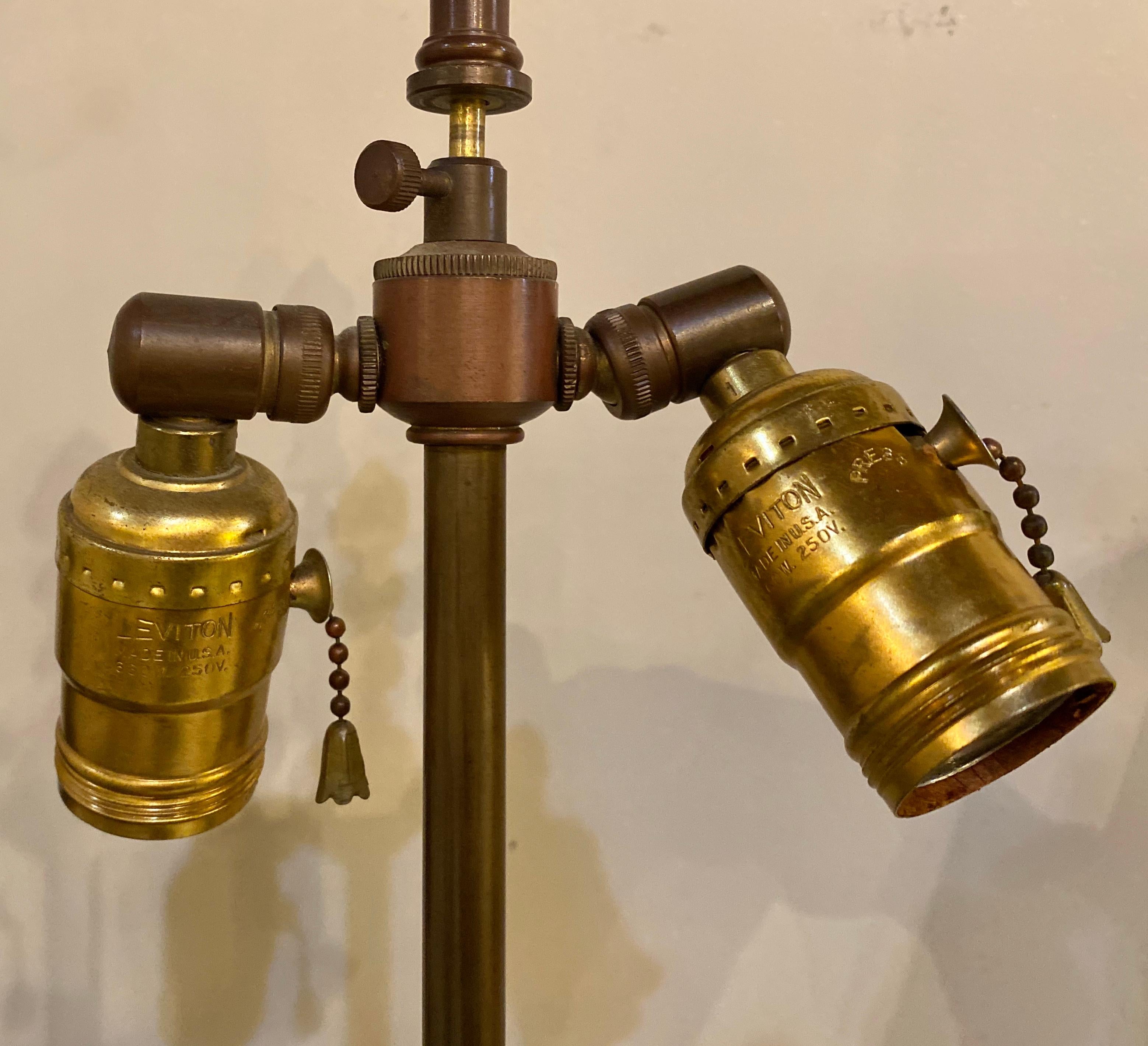 Lampe de bureau du XIXe siècle en marbre et bronze avec abat-jour personnalisé, français en vente 7