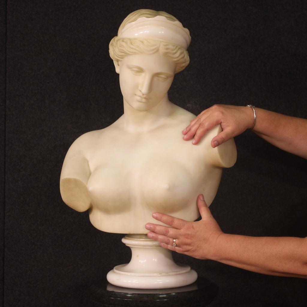 19th Century Marble Antique Italian Bust Of The goddess Venus Sculpture, 1870 In Good Condition In Vicoforte, Piedmont