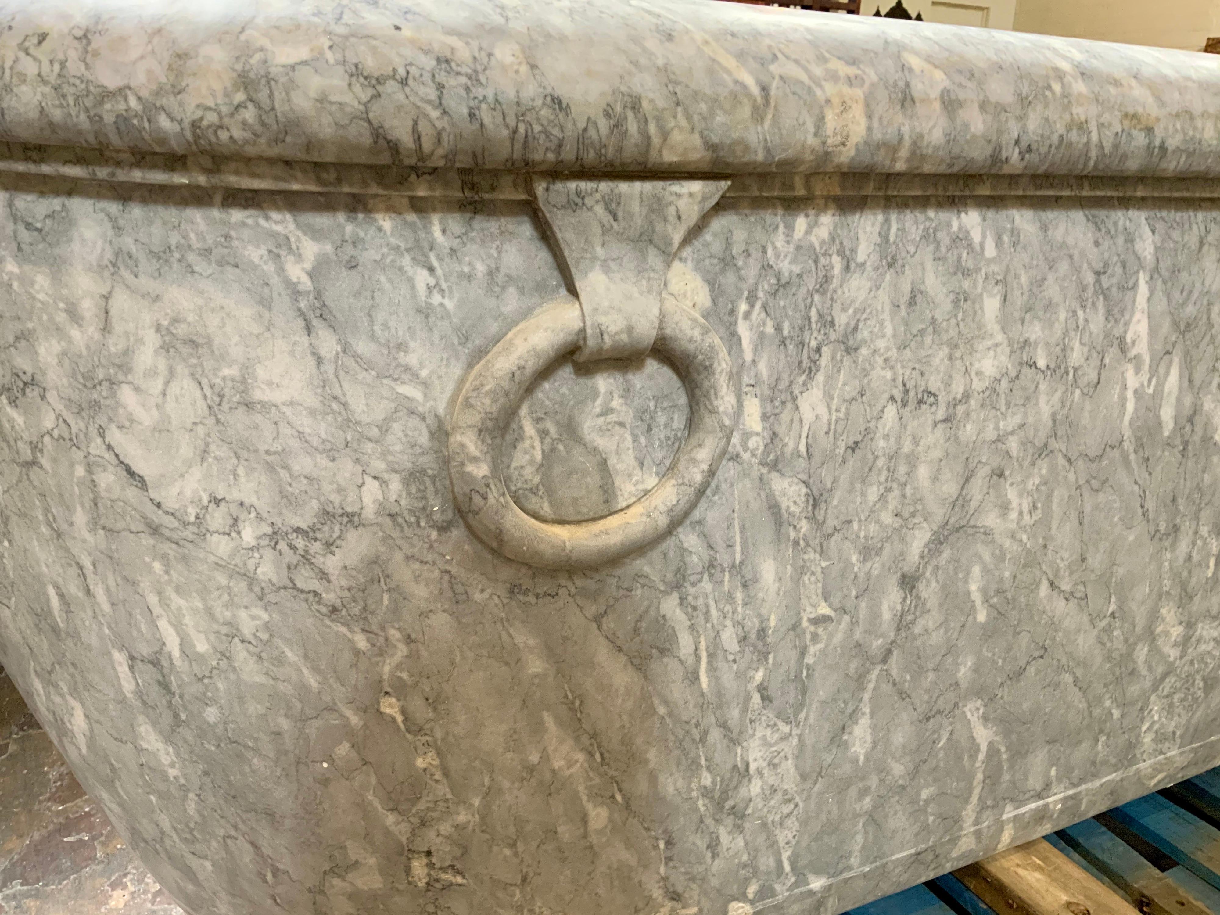 Italian 19th Century Marble Basin Tub from Italy For Sale