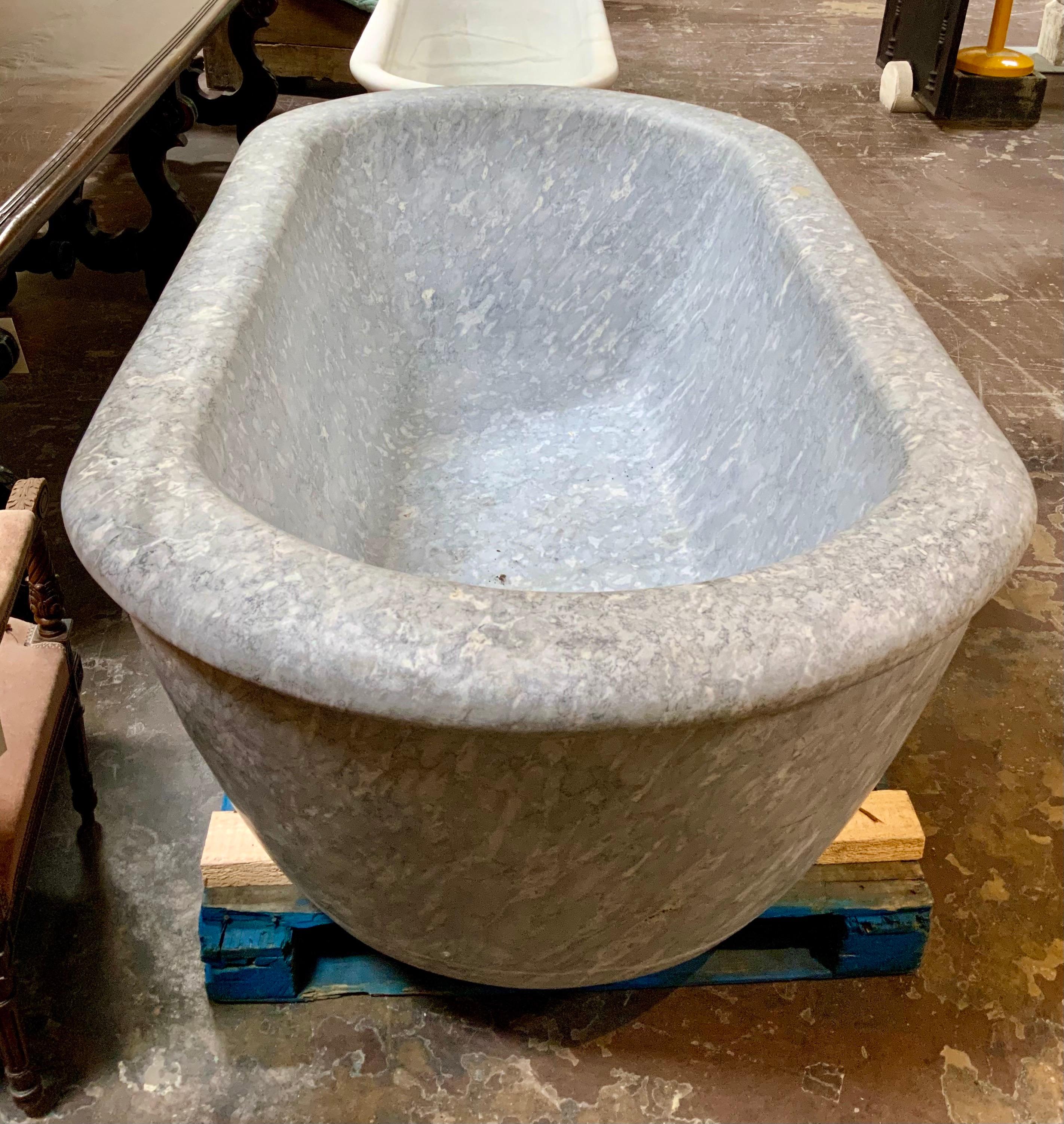 19th Century Marble Basin Tub from Italy For Sale 1