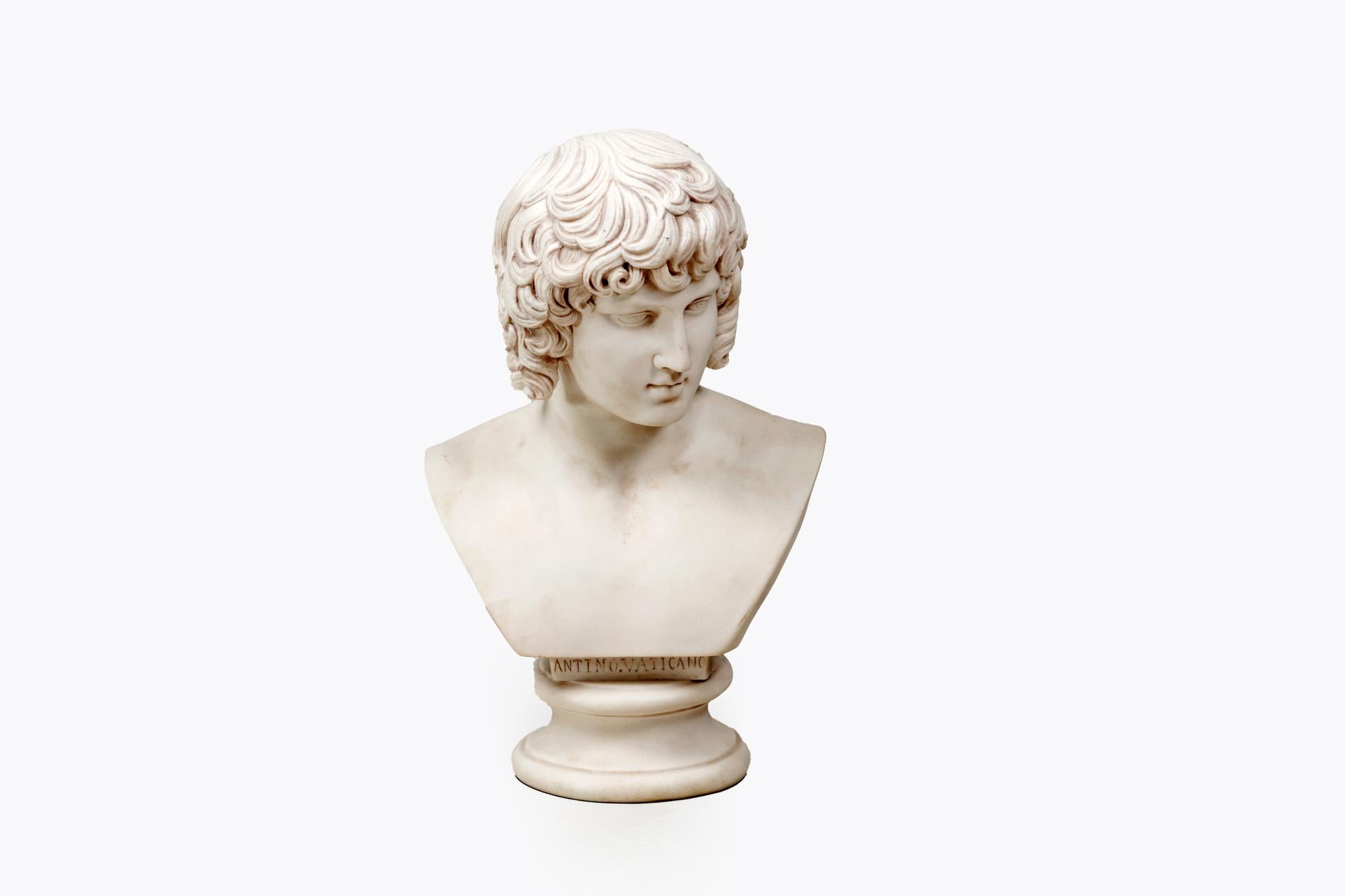 Busto in marmo di Antinoo del XIX secolo, ispirato all'originale noto come 