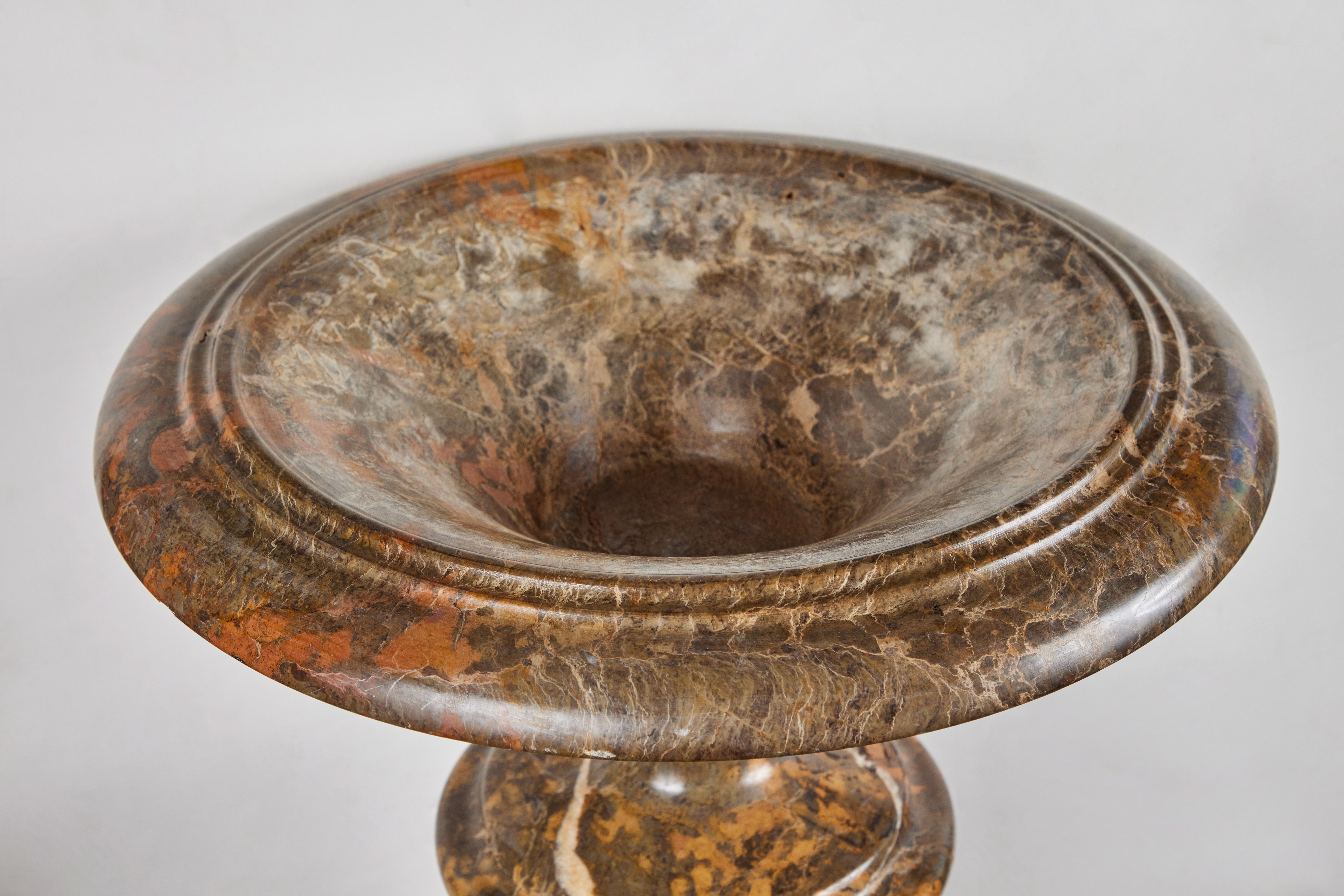 Sculpté à la main Columnes en marbre du 19ème siècle avec Tazze en vente