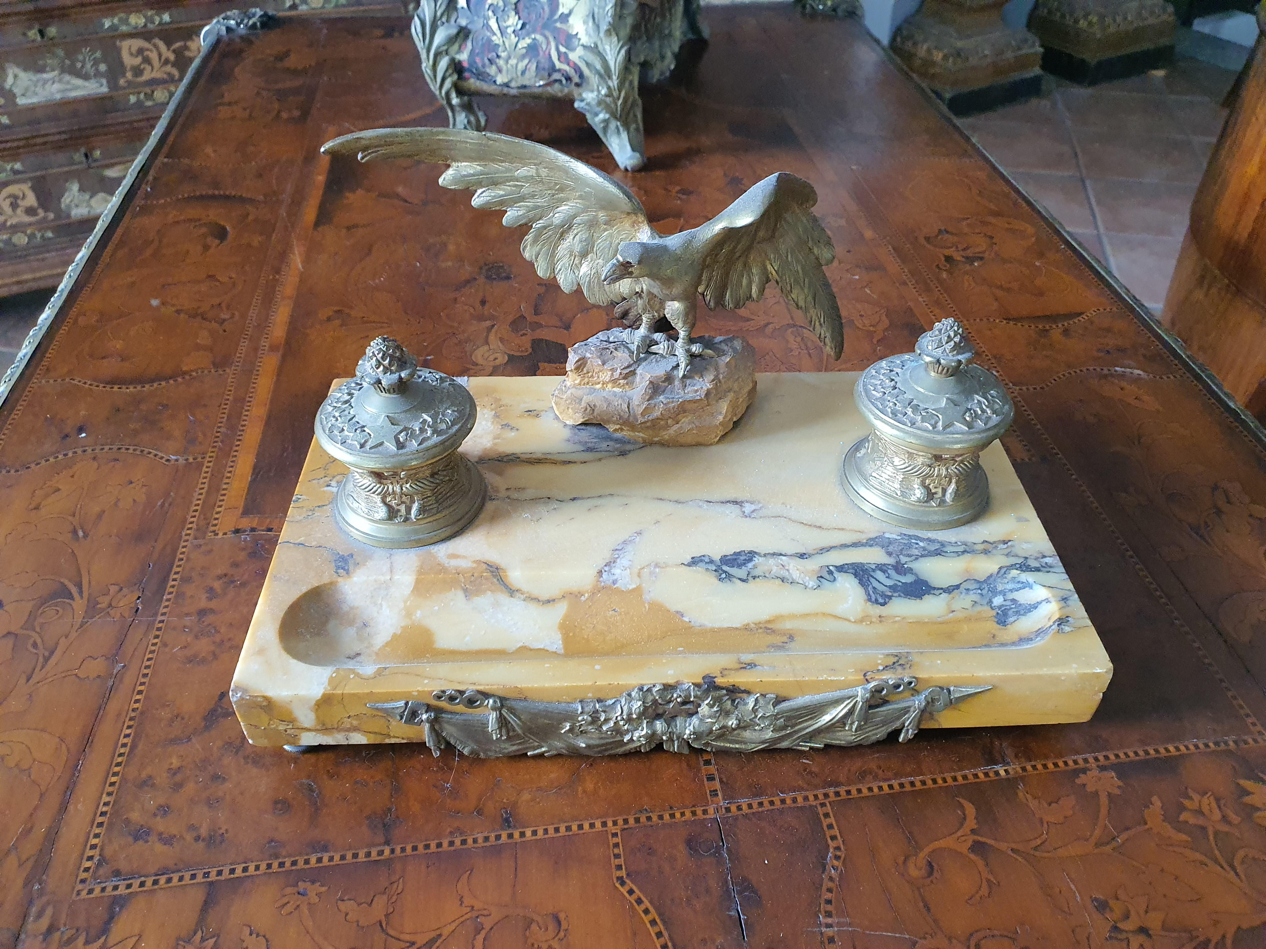 19th Century Marble Desk Inkwell, with Gilt Bronze In Good Condition For Sale In PALERMO, IT