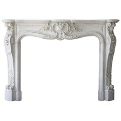 Cheminée en marbre du 19ème siècle en marbre de Carrare de style Louis XV