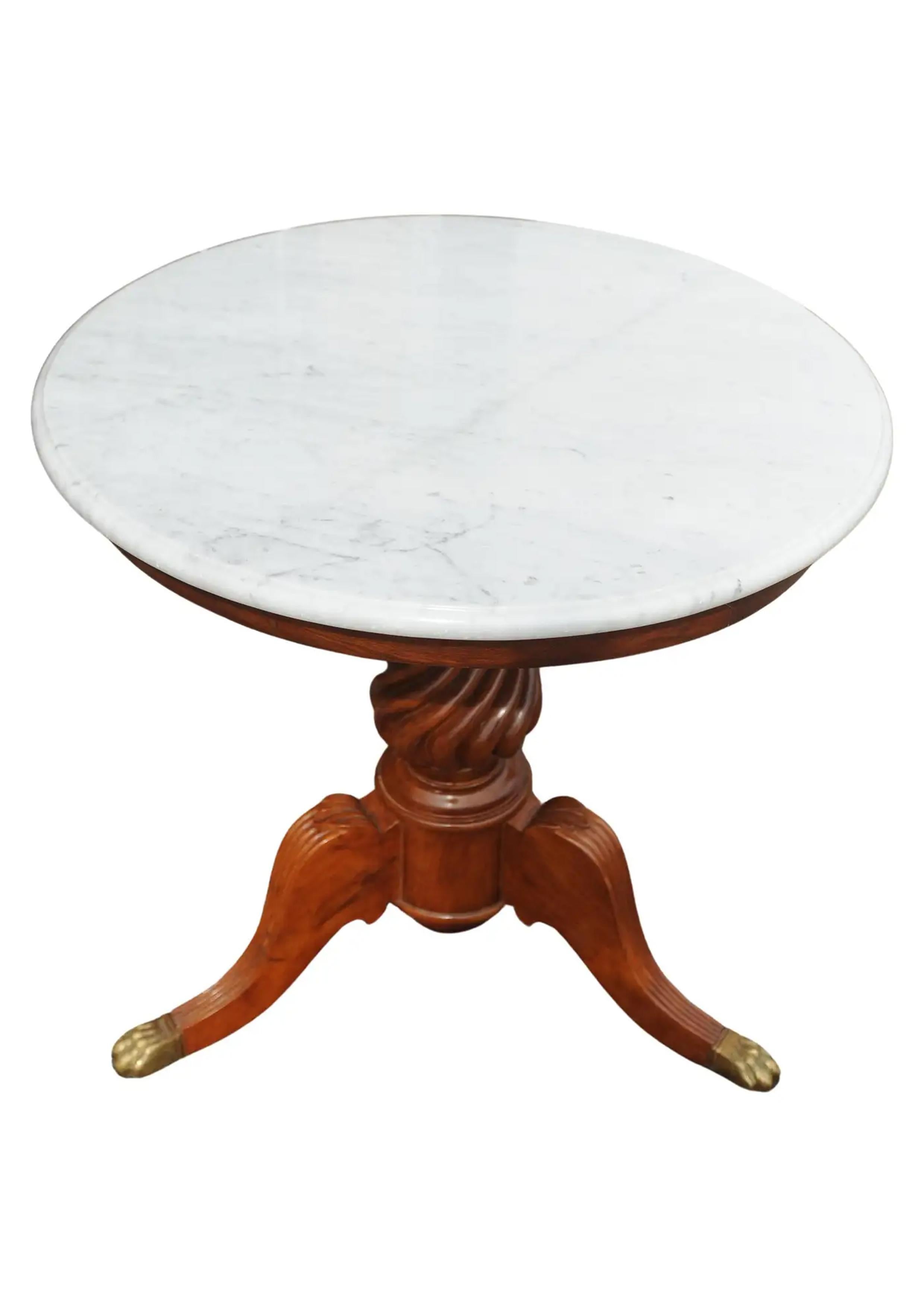 Marmor-Gueridon-Tisch des 19. Jahrhunderts mit gedrechselter Holzsäule und Pfotenfüßen aus Messing im Angebot 1