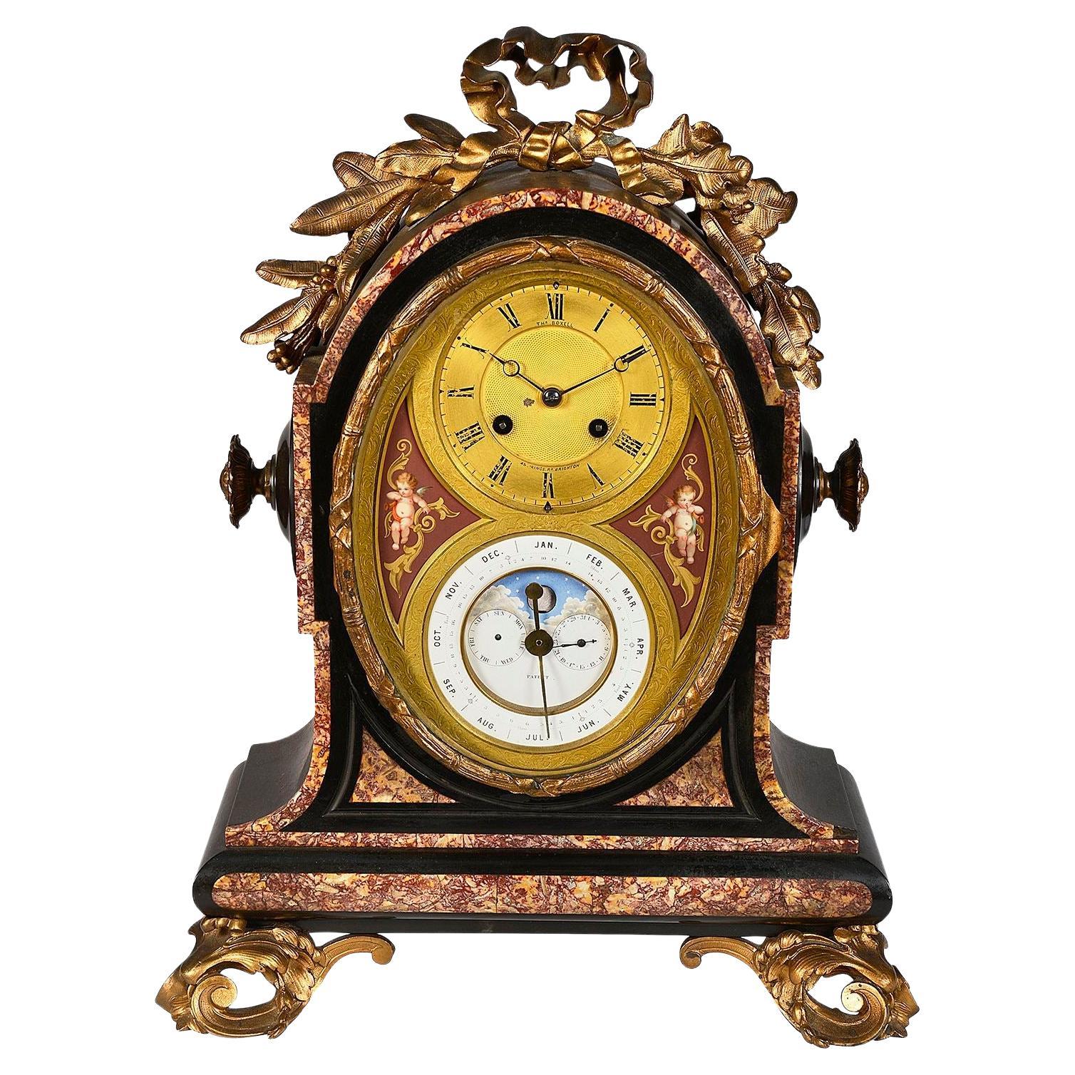 Horloge de cheminée et calendrier en marbre du 19e siècle.