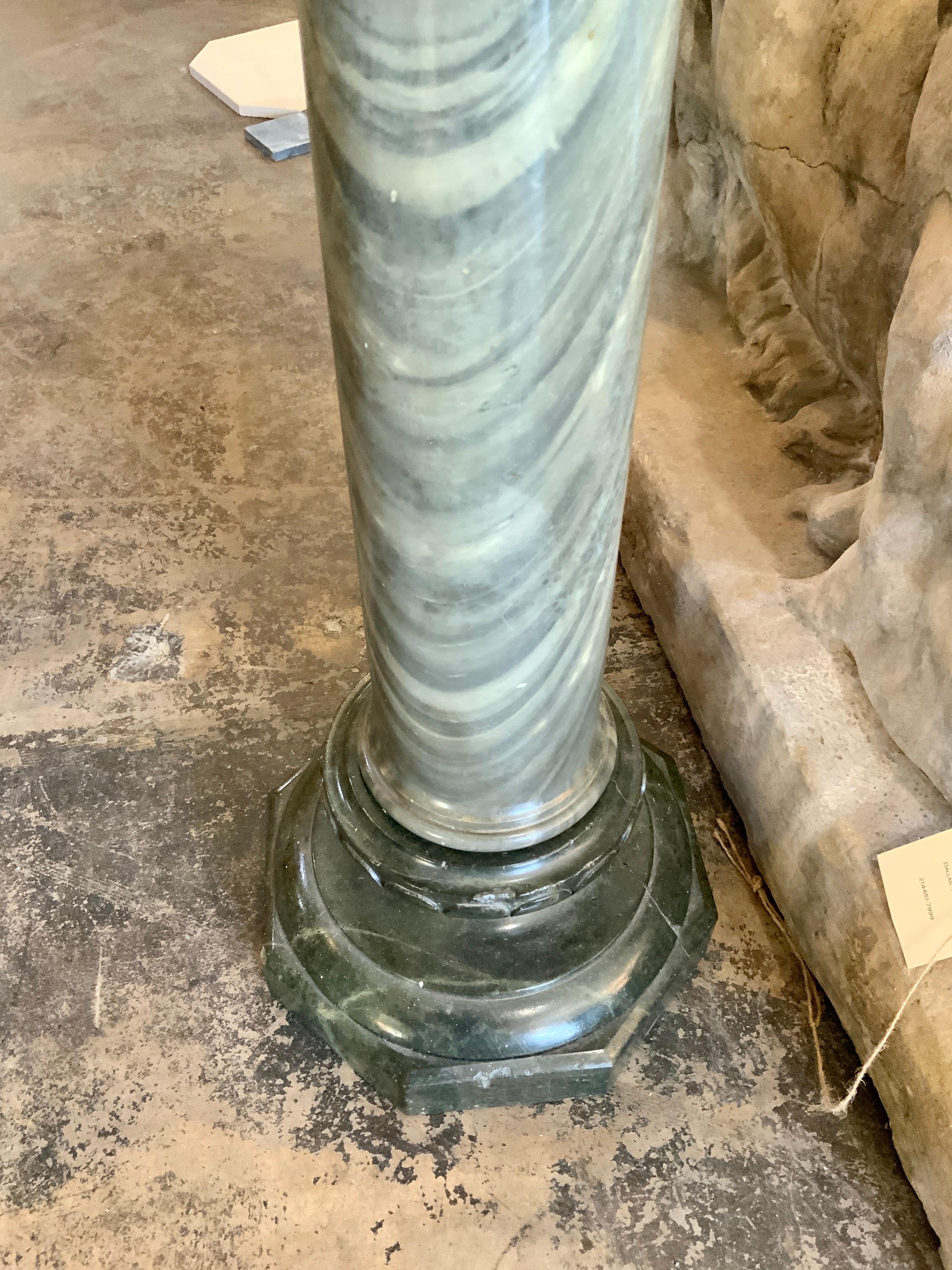 Français Piédestal en marbre du 19ème siècle de France en vente