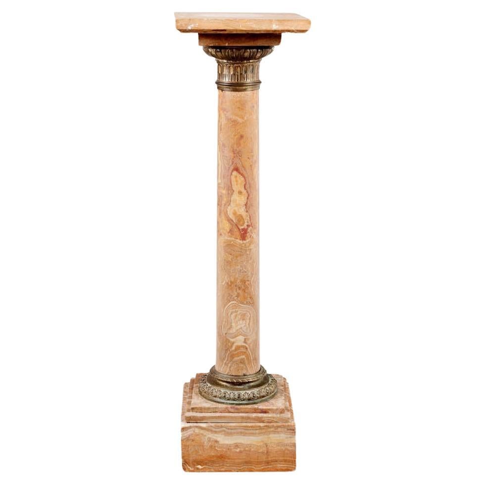 Socle en marbre du 19e siècle avec montures en laiton