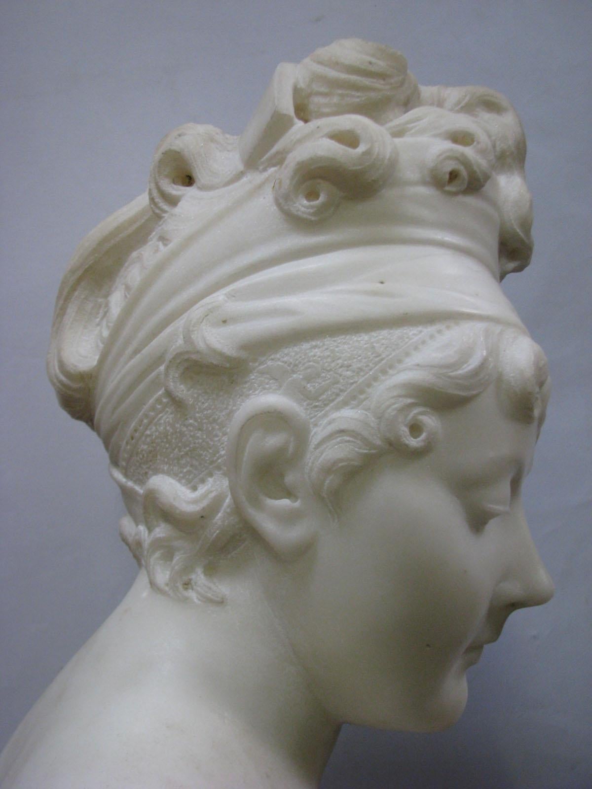 19th Century Marble Sculpture Busts of a Young Woman For Sale 4