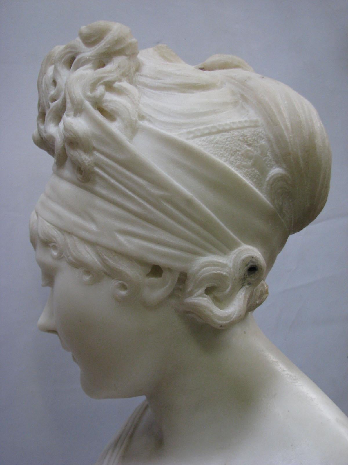 19th Century Marble Sculpture Busts of a Young Woman For Sale 5