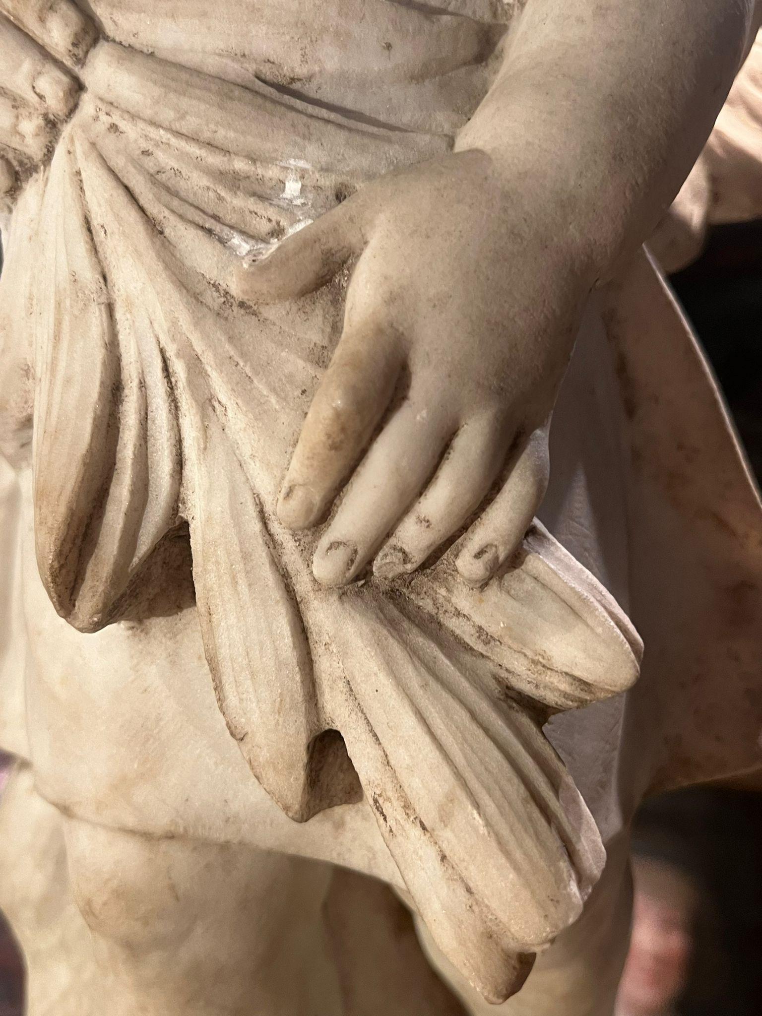 Sculpture en marbre du 19e siècle représentant un petit ange en vente 5