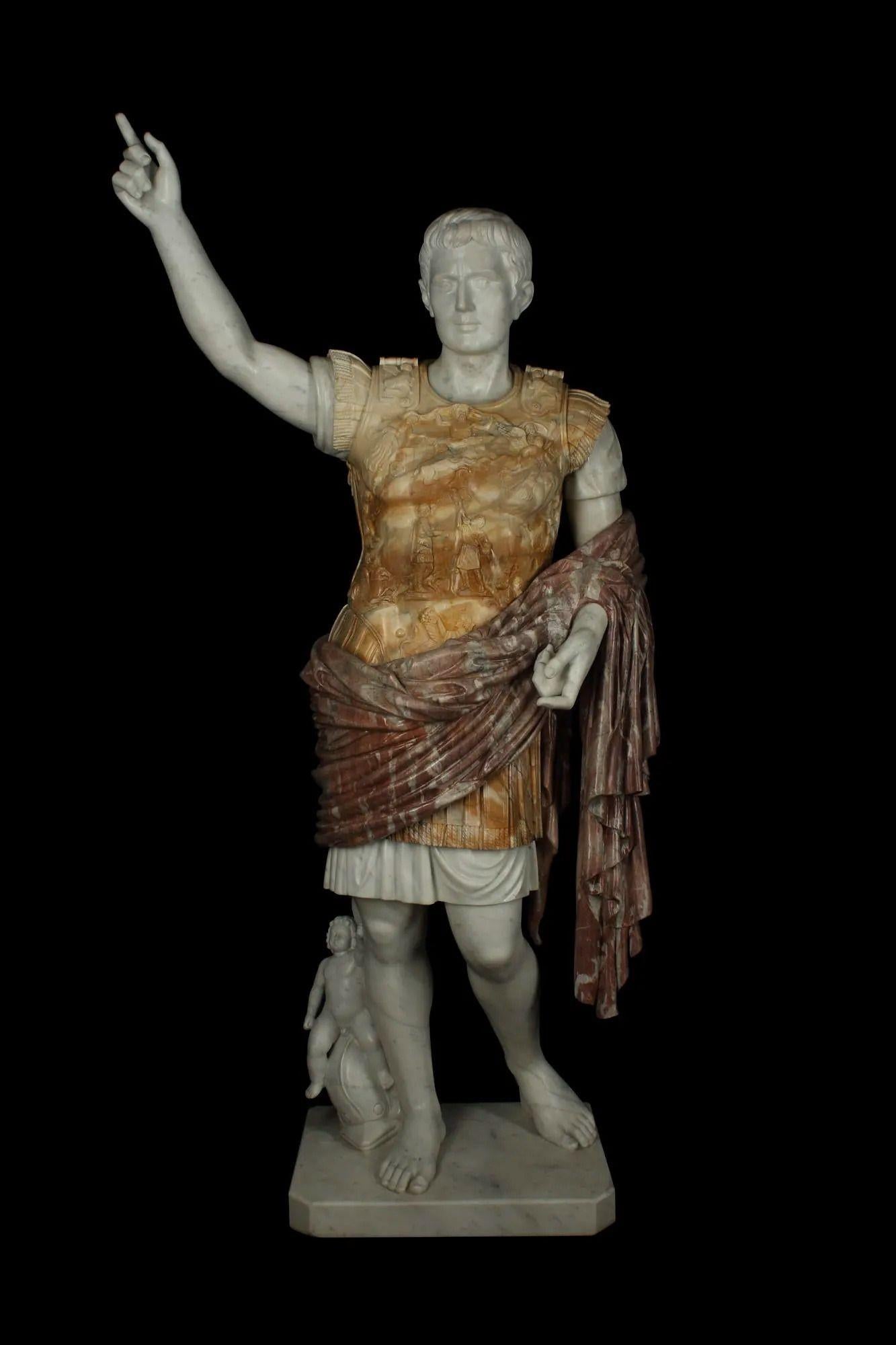 Escultura tradicional a tamaño natural de Augusto de Prima Porta, sobrino nieto e hijo adoptivo de Julio César. An He se convirtió en el primer emperador romano tras el asesinato de Julio César y el fin de la República Romana.
La estatua está hecha