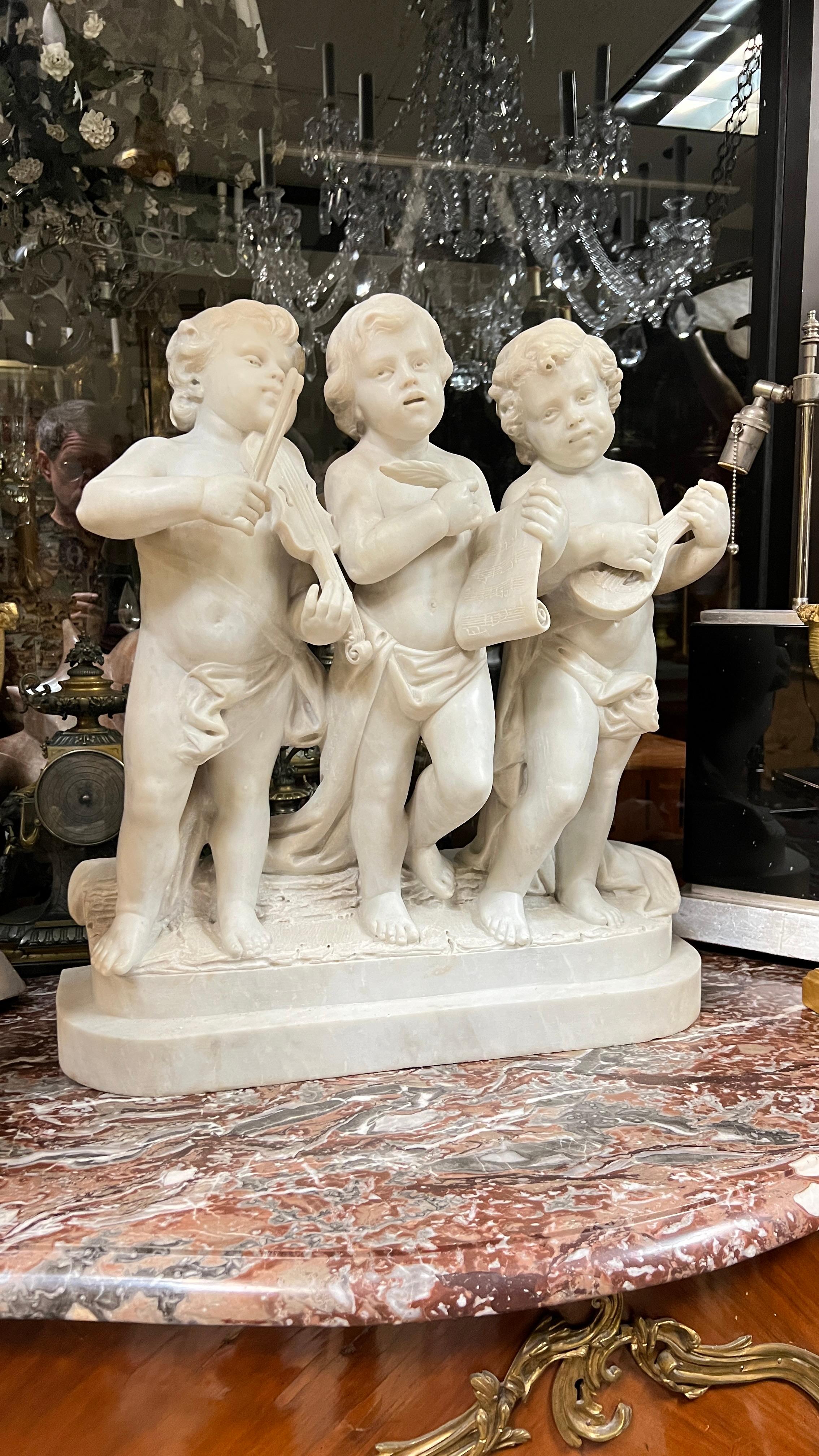 Marmorskulptur von Putten-Musikern aus dem 19. (Belle Époque) im Angebot