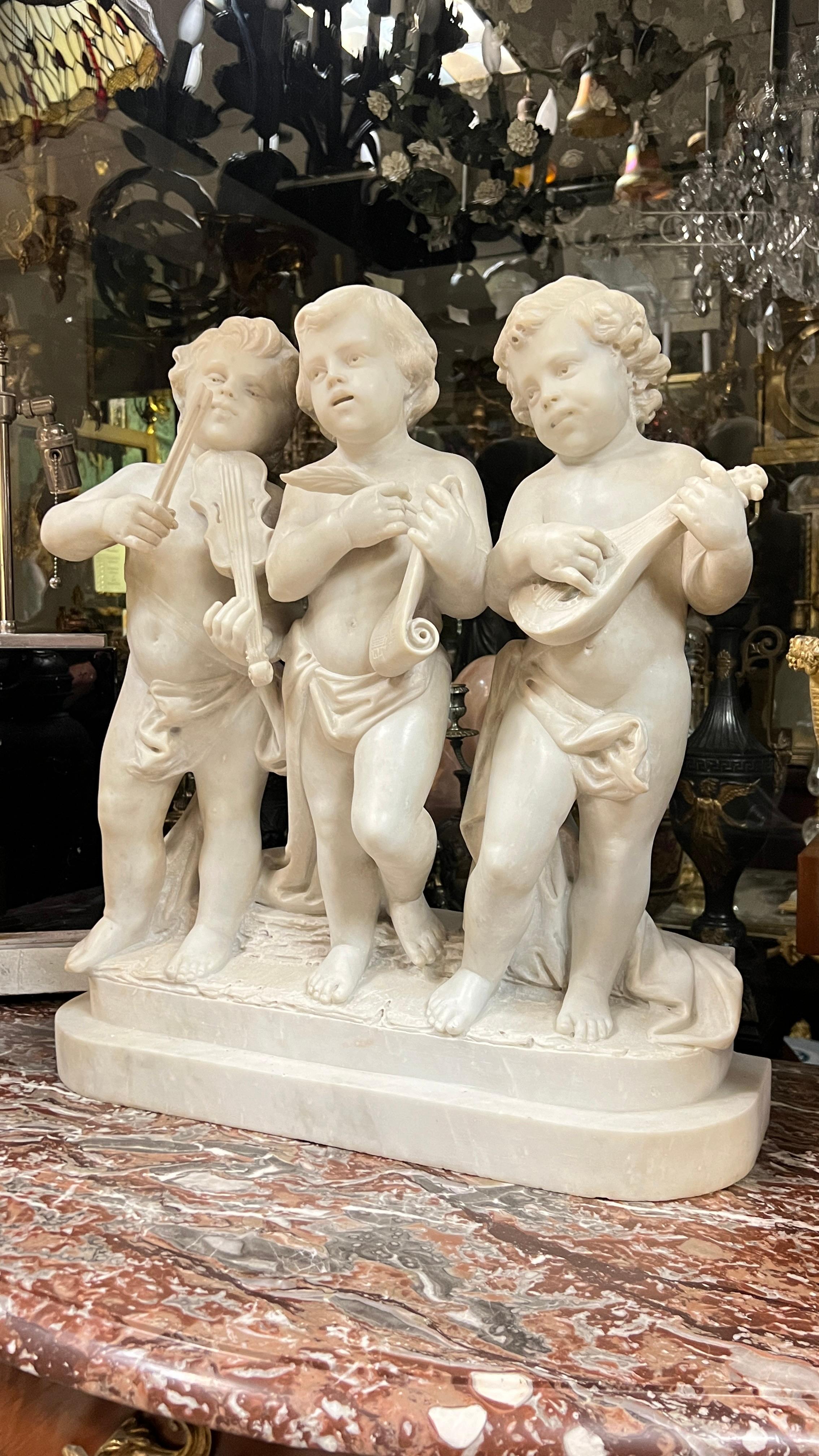 Marmorskulptur von Putten-Musikern aus dem 19. (Italienisch) im Angebot