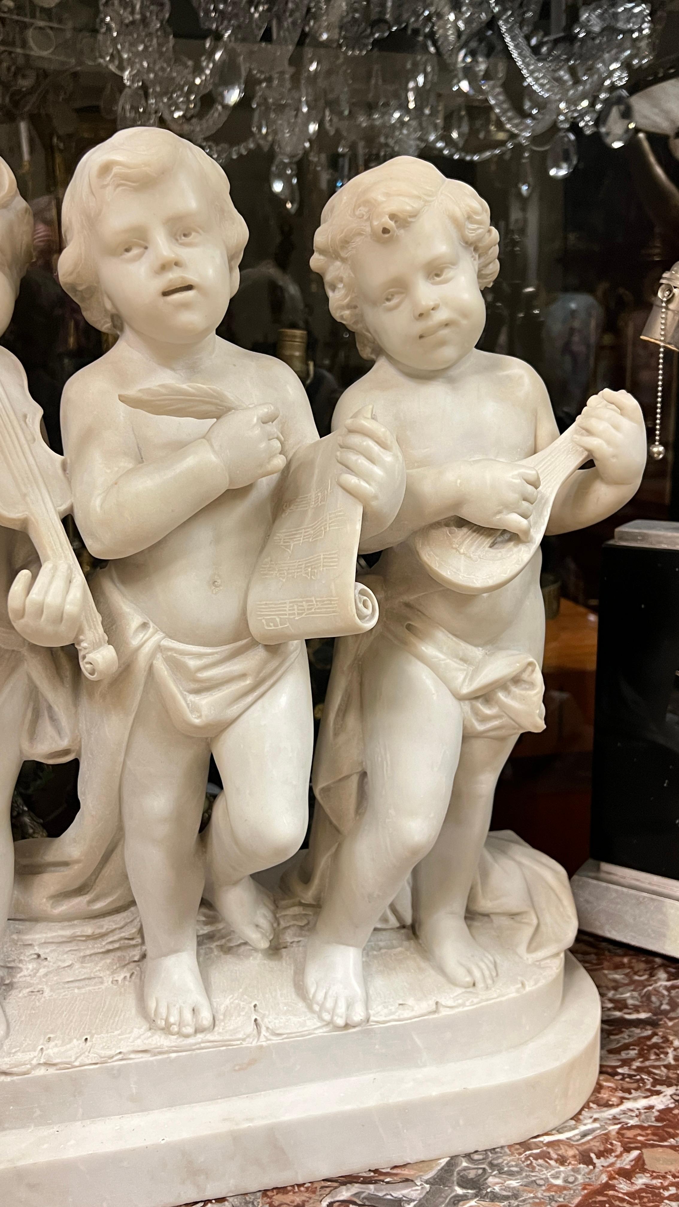 Marmorskulptur von Putten-Musikern aus dem 19. im Zustand „Gut“ im Angebot in New York, NY