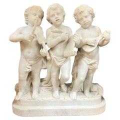 Escultura de mármol del siglo XIX de músicos putti