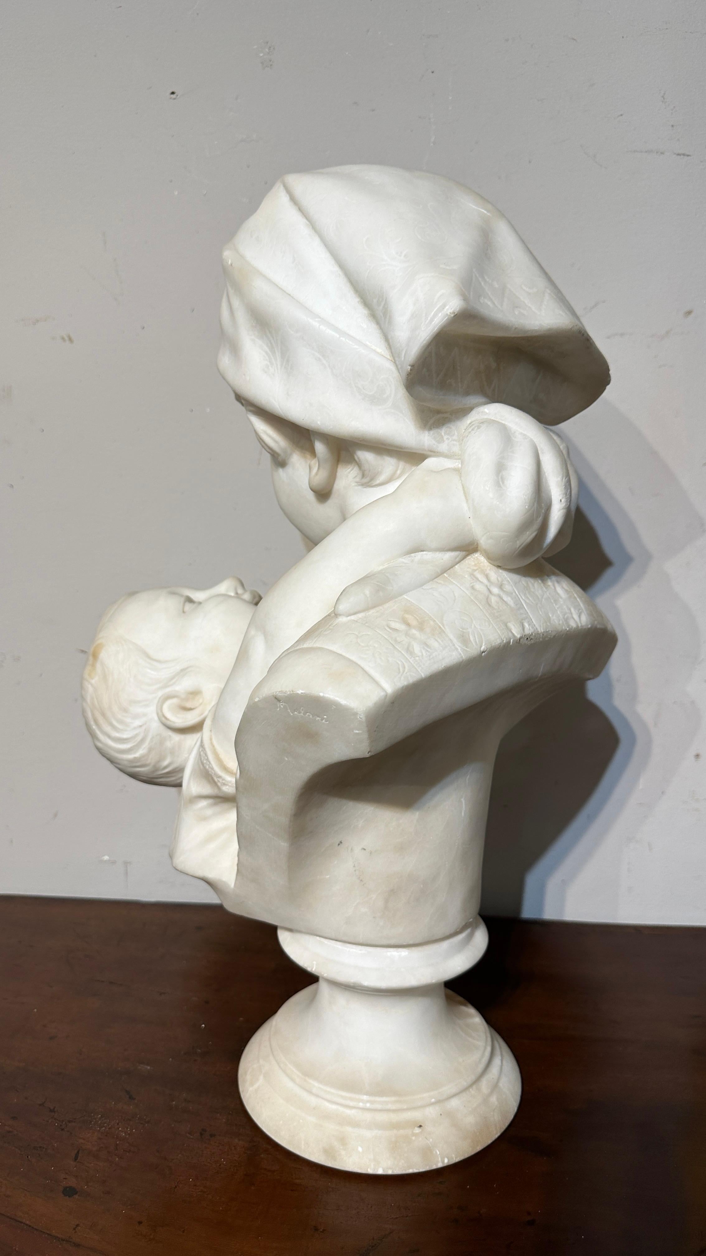 19th CENTURY MARBLE SCULPTURE THE HUG BETWEEN MOTHER AND SON For Sale 