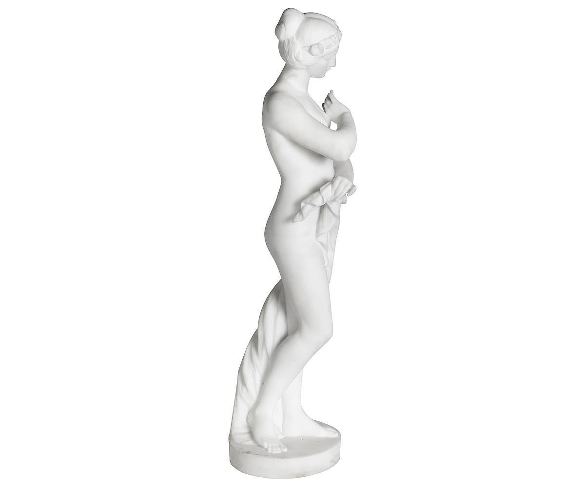 Francese Statua in marmo del XIX secolo raffigurante una fanciulla classica. in vendita