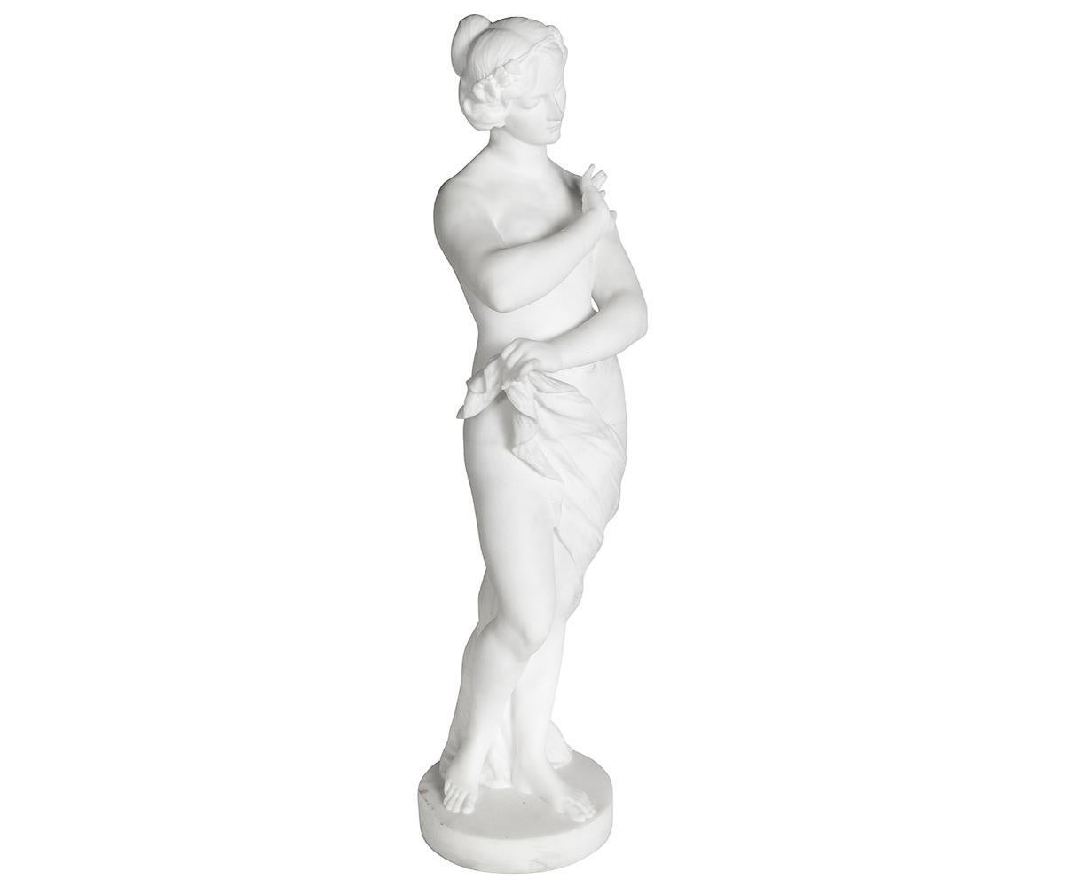 Marmo Statua in marmo del XIX secolo raffigurante una fanciulla classica. in vendita