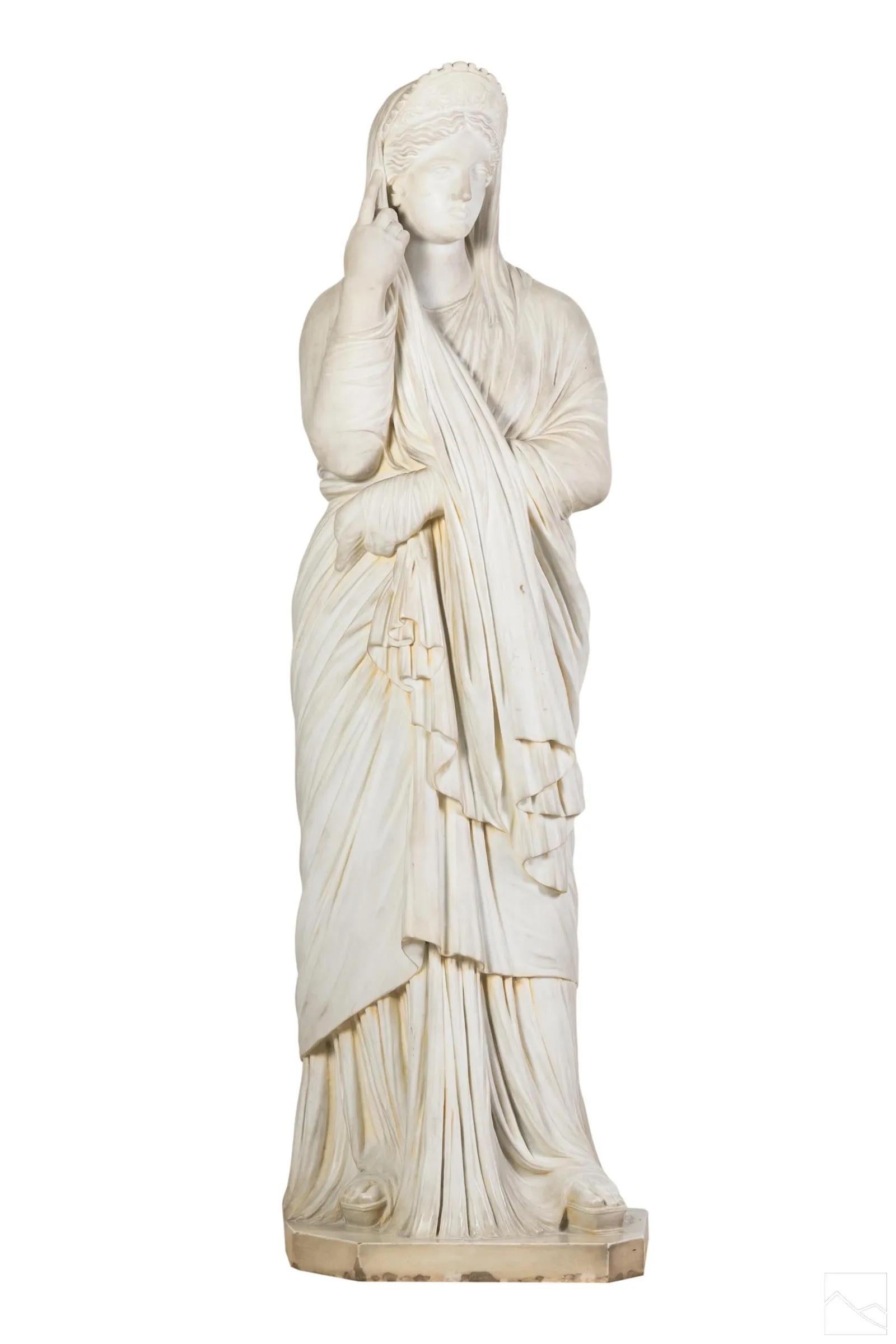 Statue en marbre sculpté de l'impératrice Livia Drusilla d'après l'antique. Une représentation fidèle de la statue classique de la première impératrice de Rome. 

Livia Drusilla (30 janvier 59 av. J.-C. - 28 septembre 29 ap. J.-C.) fut impératrice