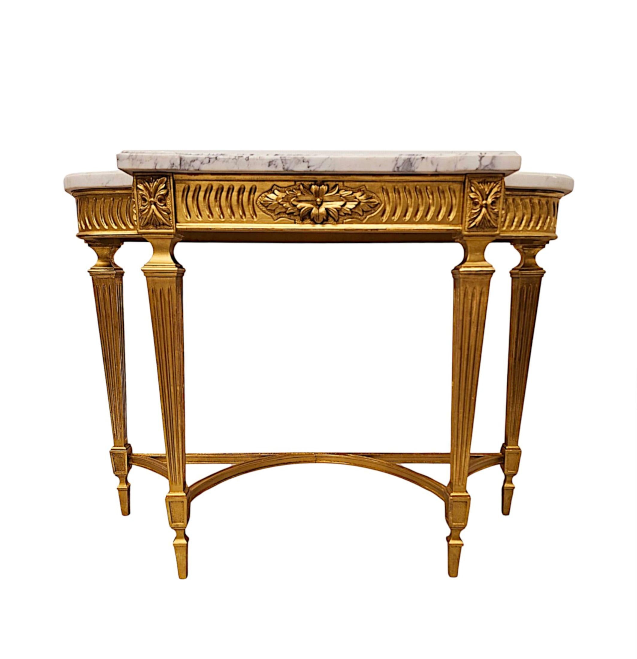 XIXe siècle Table console en bois doré à plateau de marbre du 19e siècle en vente