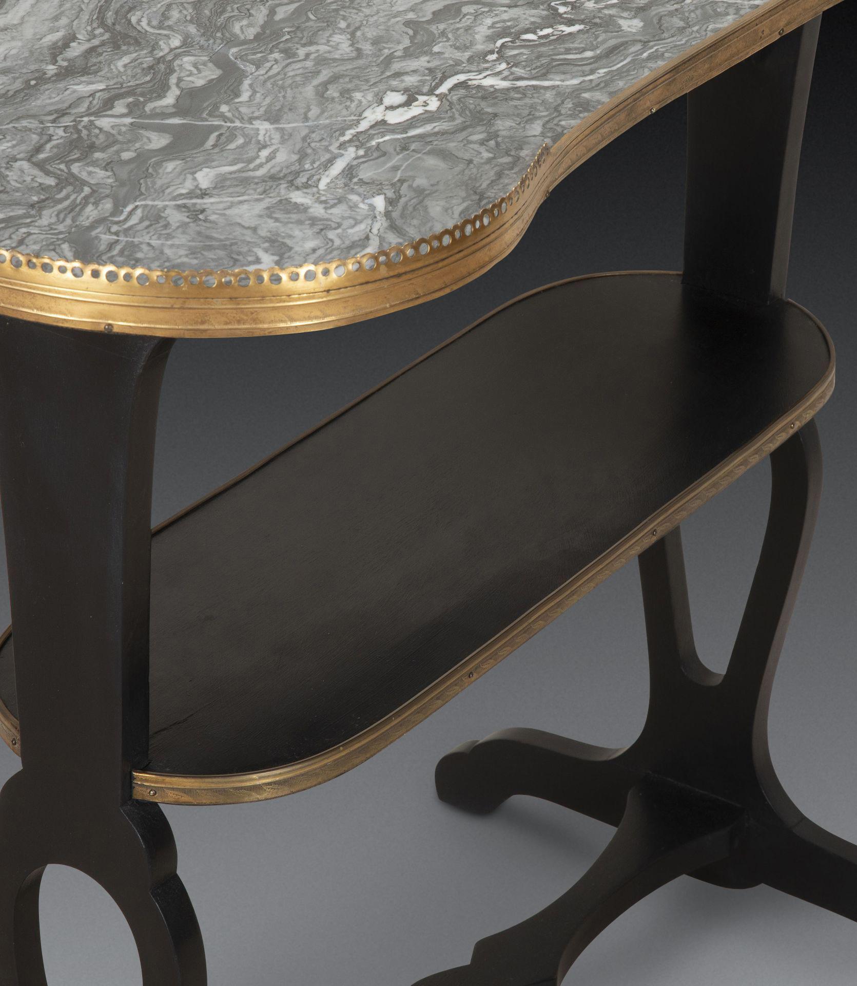 Table en forme de rein à plateau de marbre du 19e siècle en vente 2